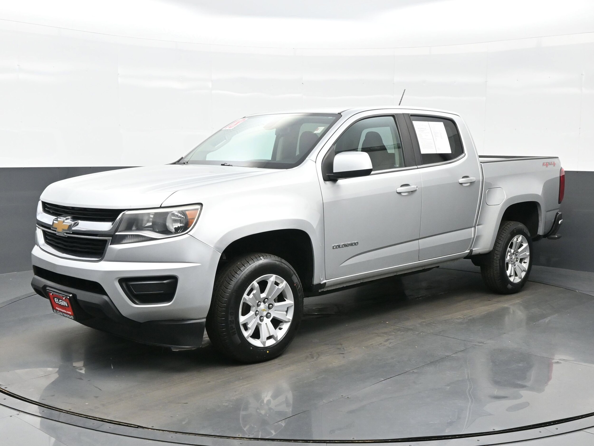 2018 Chevrolet Colorado LT photo 2