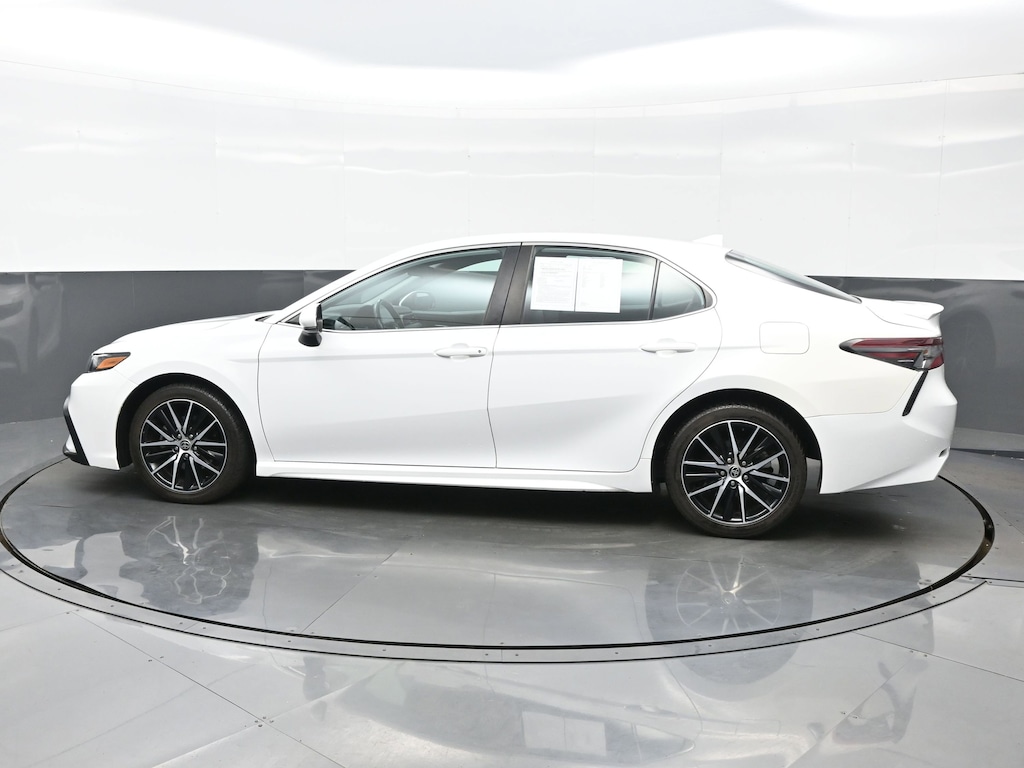 Used 2021 Toyota Camry SE Sedan