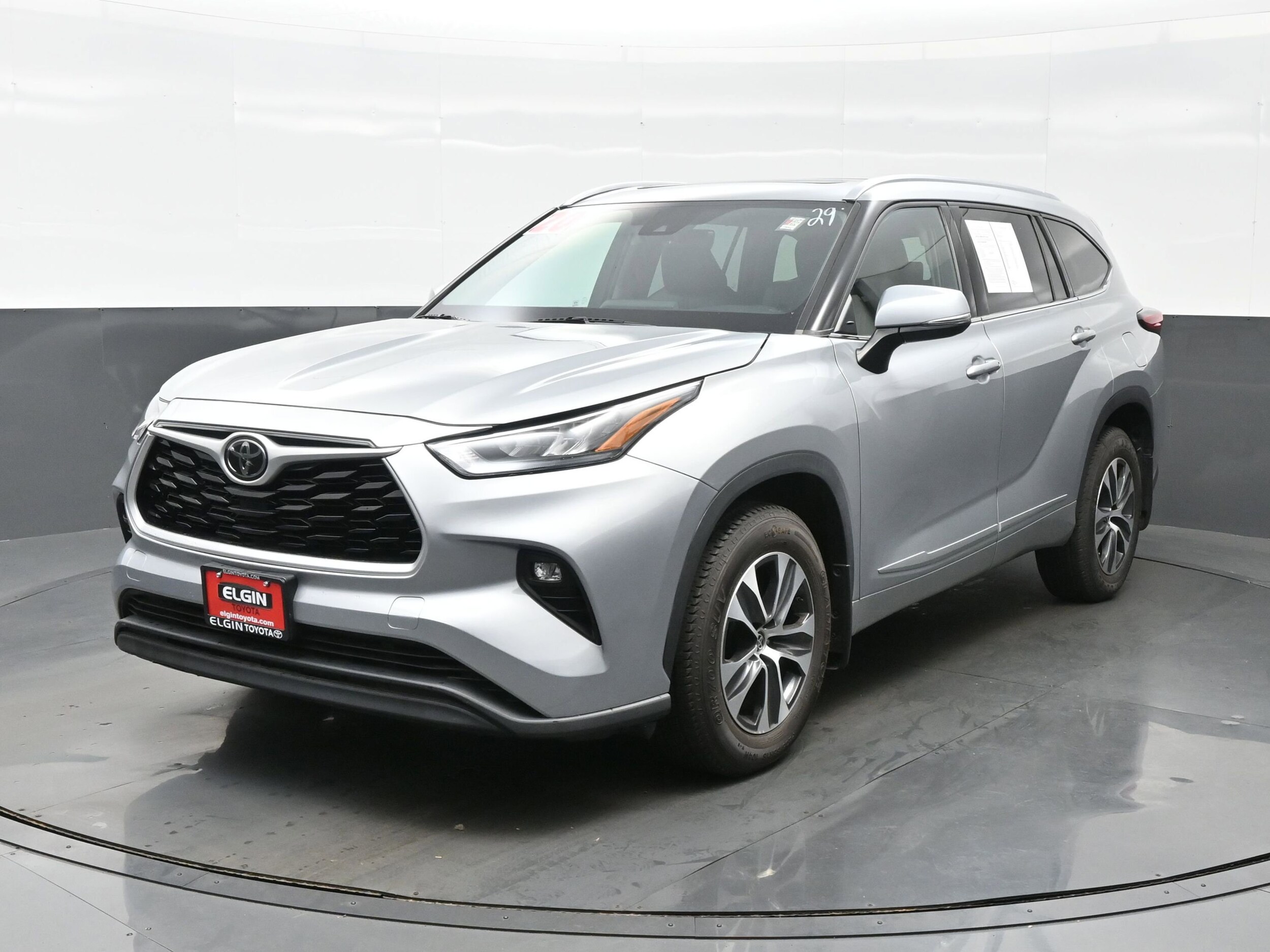 2020 Toyota Highlander XLE photo 2