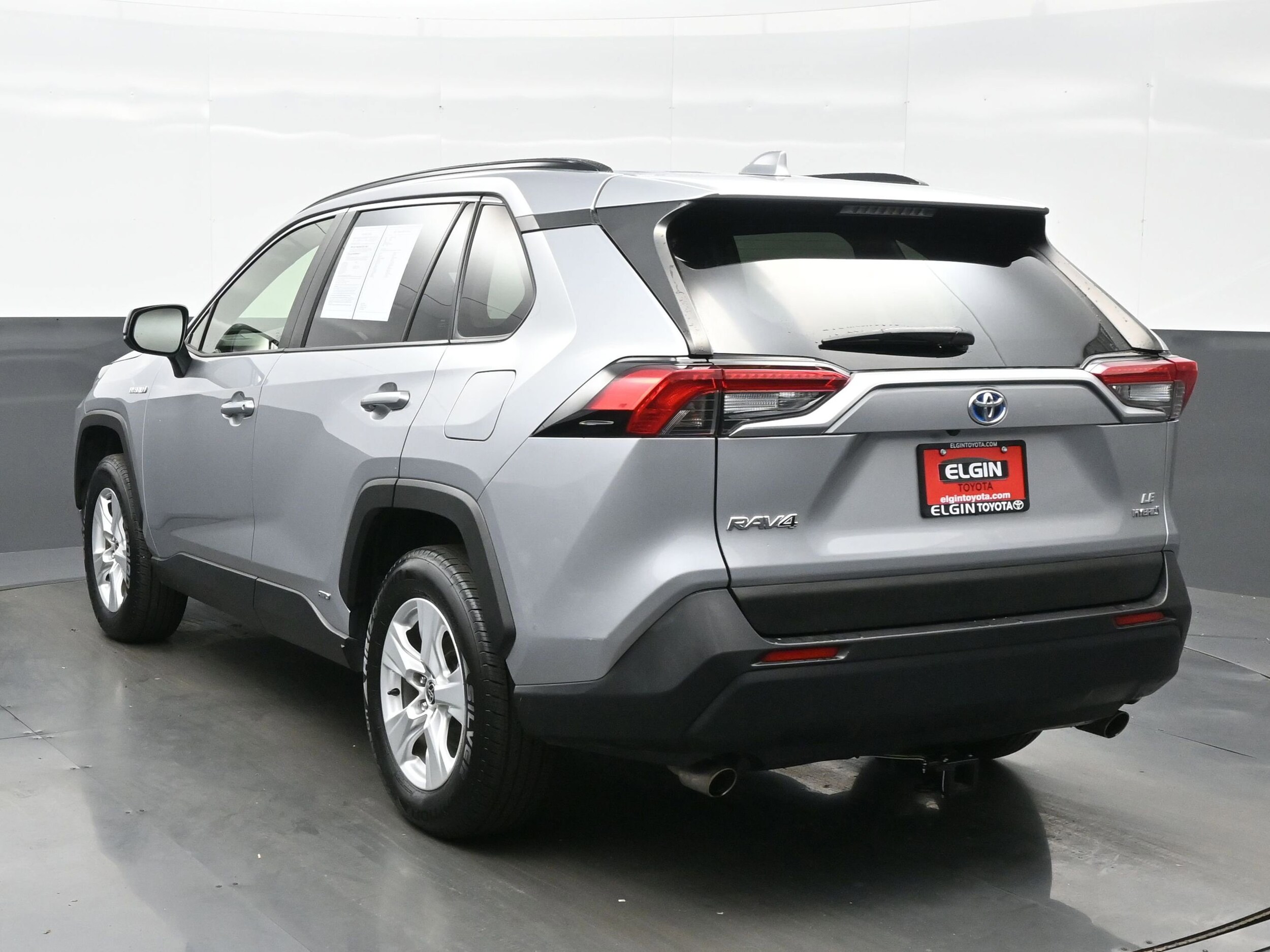 2021 Toyota RAV4 Hybrid LE photo 4