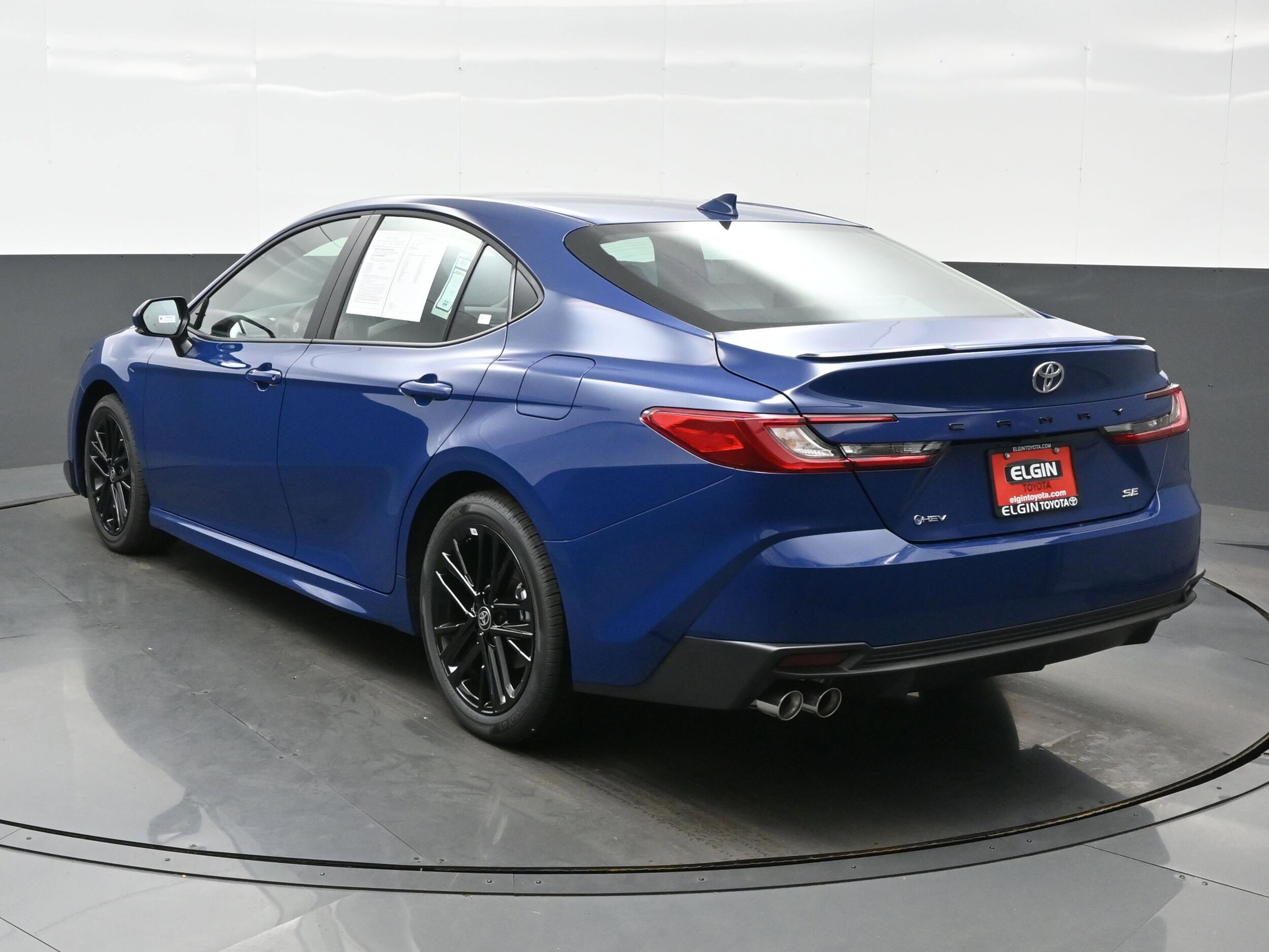 2026 Toyota Camry SE Hybrid photo 4