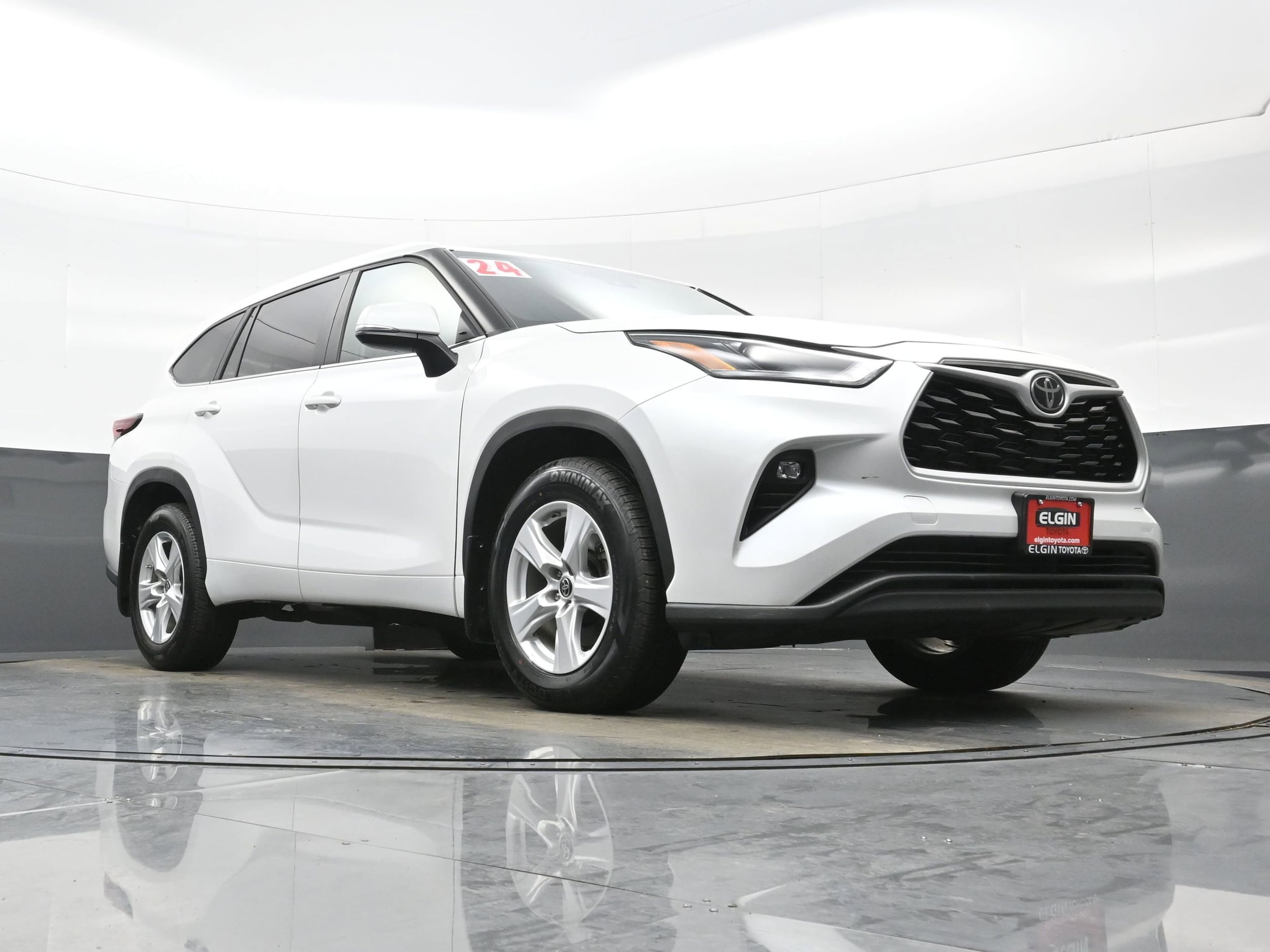 2024 Toyota Highlander LE - Photo 26