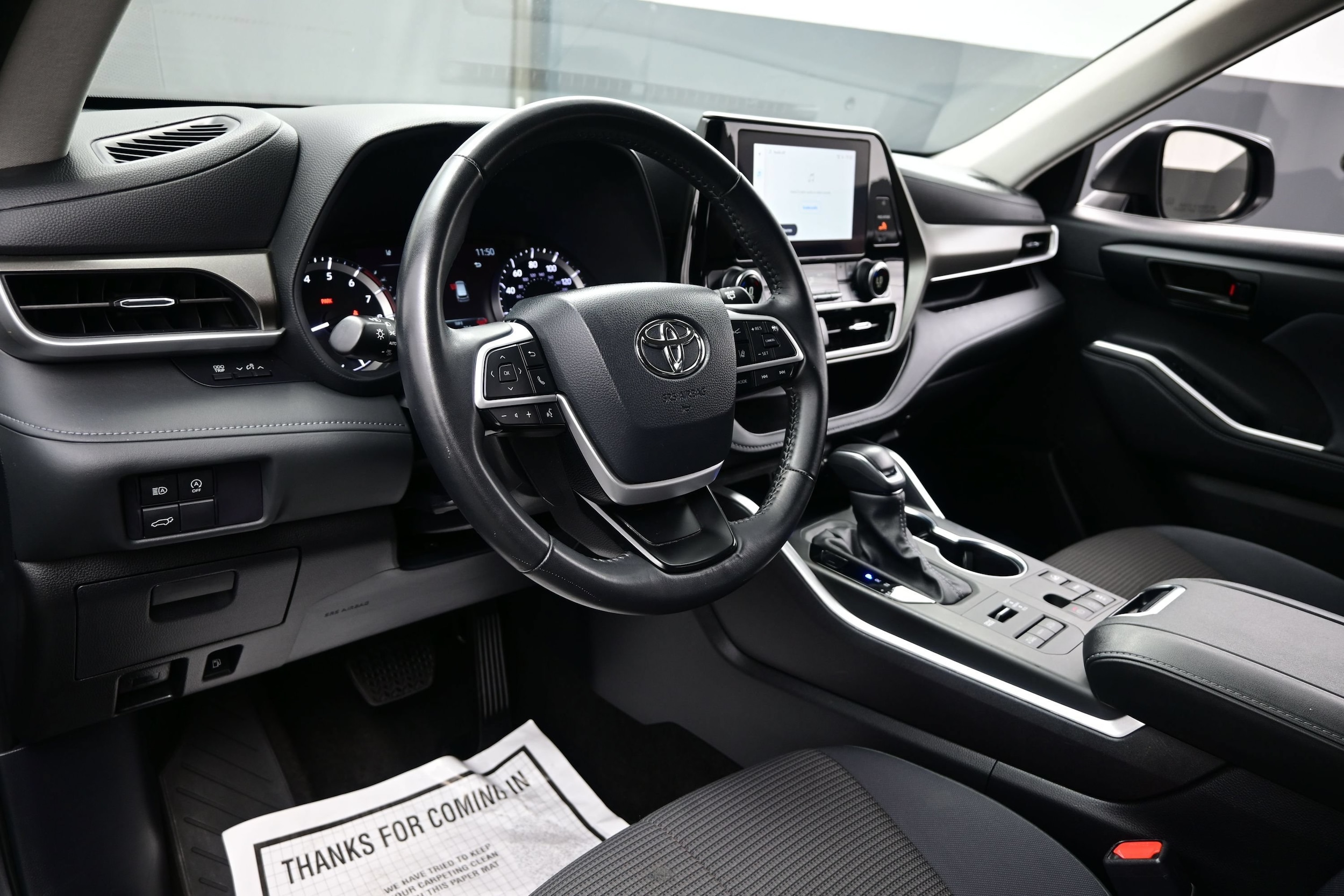 2024 Toyota Highlander LE - Photo 13