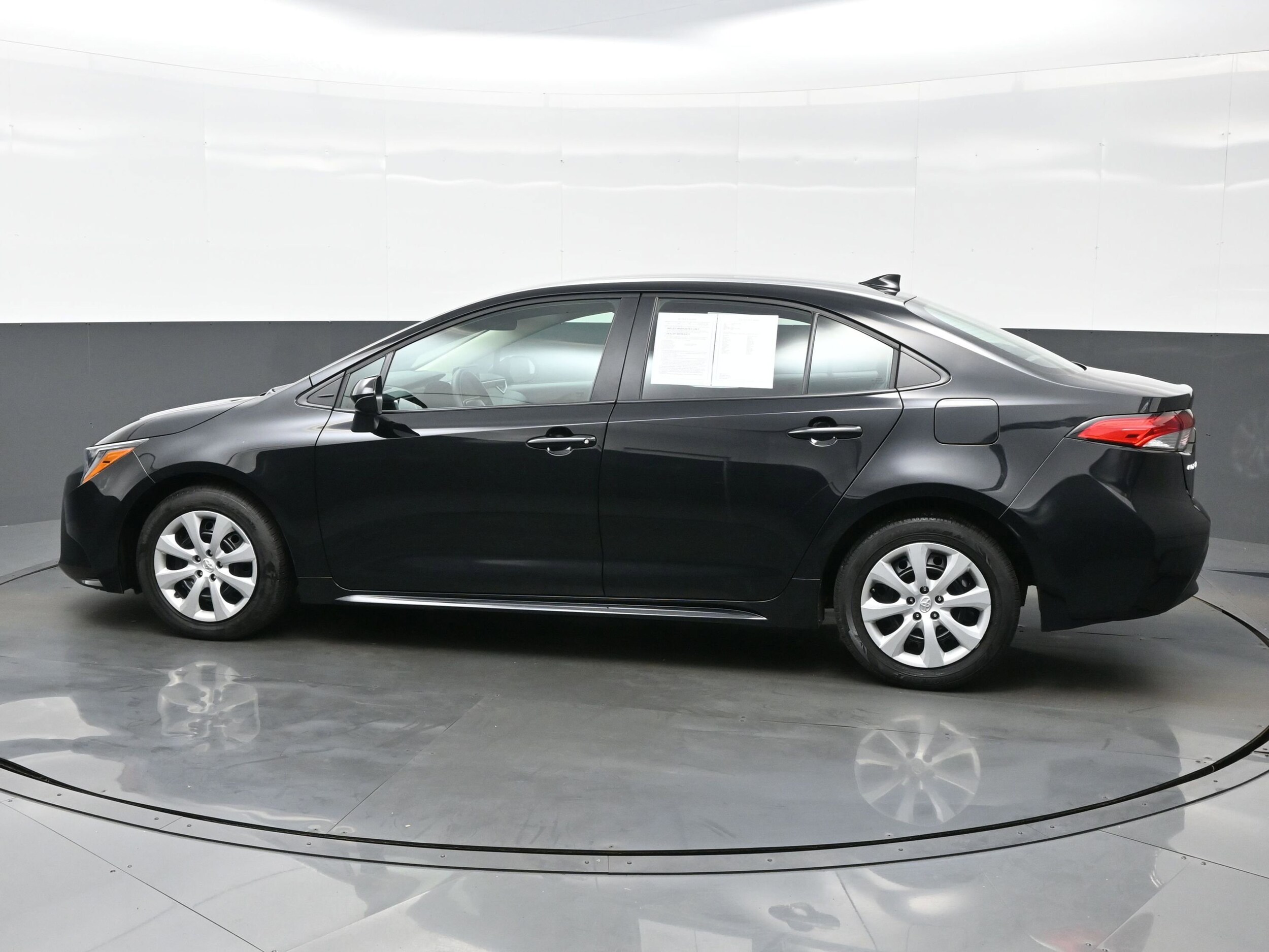 2024 Toyota Corolla LE photo 3