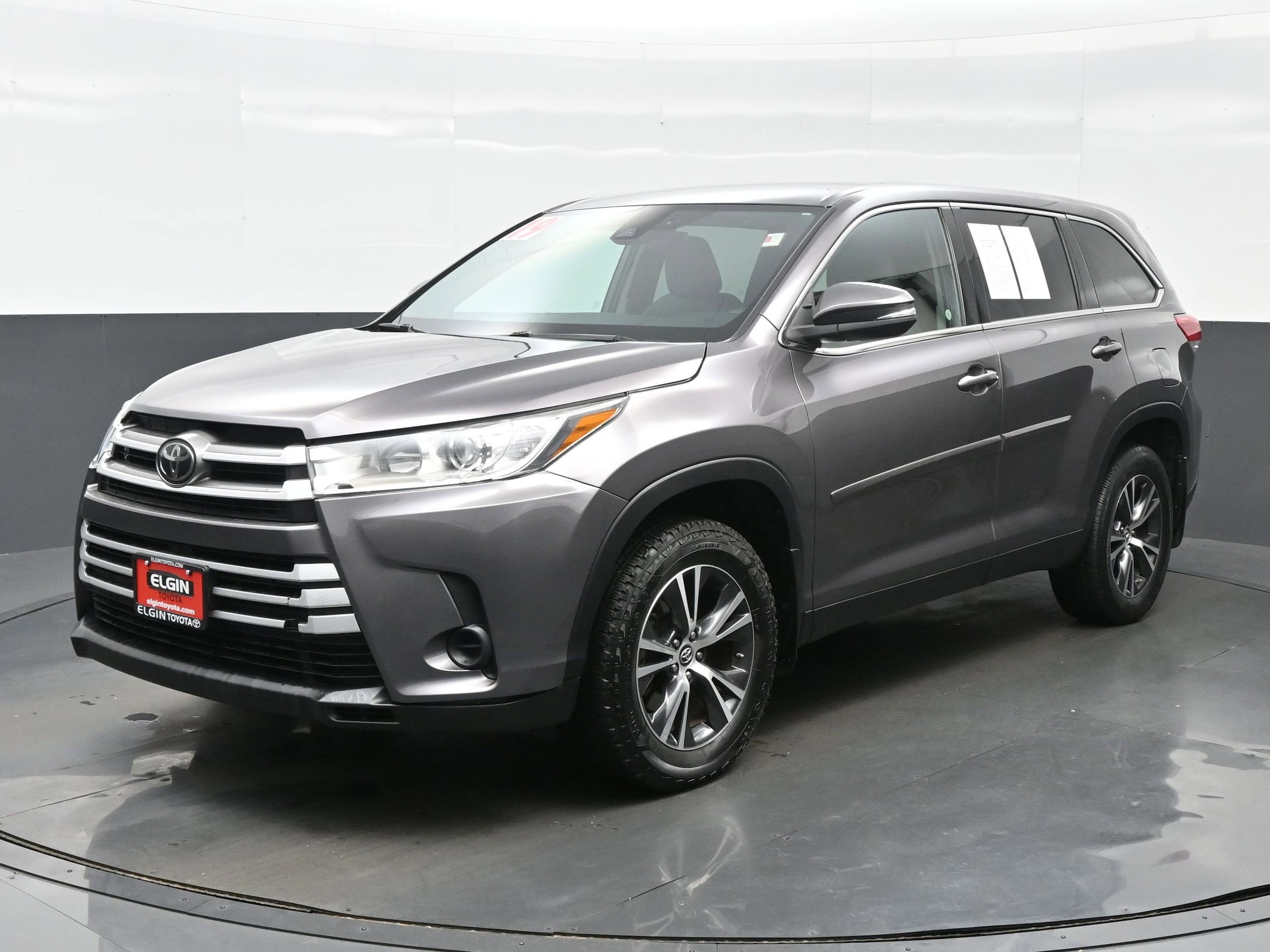 Used 2019 Toyota Highlander LE with VIN 5TDZARFH2KS046225 for sale in Streamwood, IL