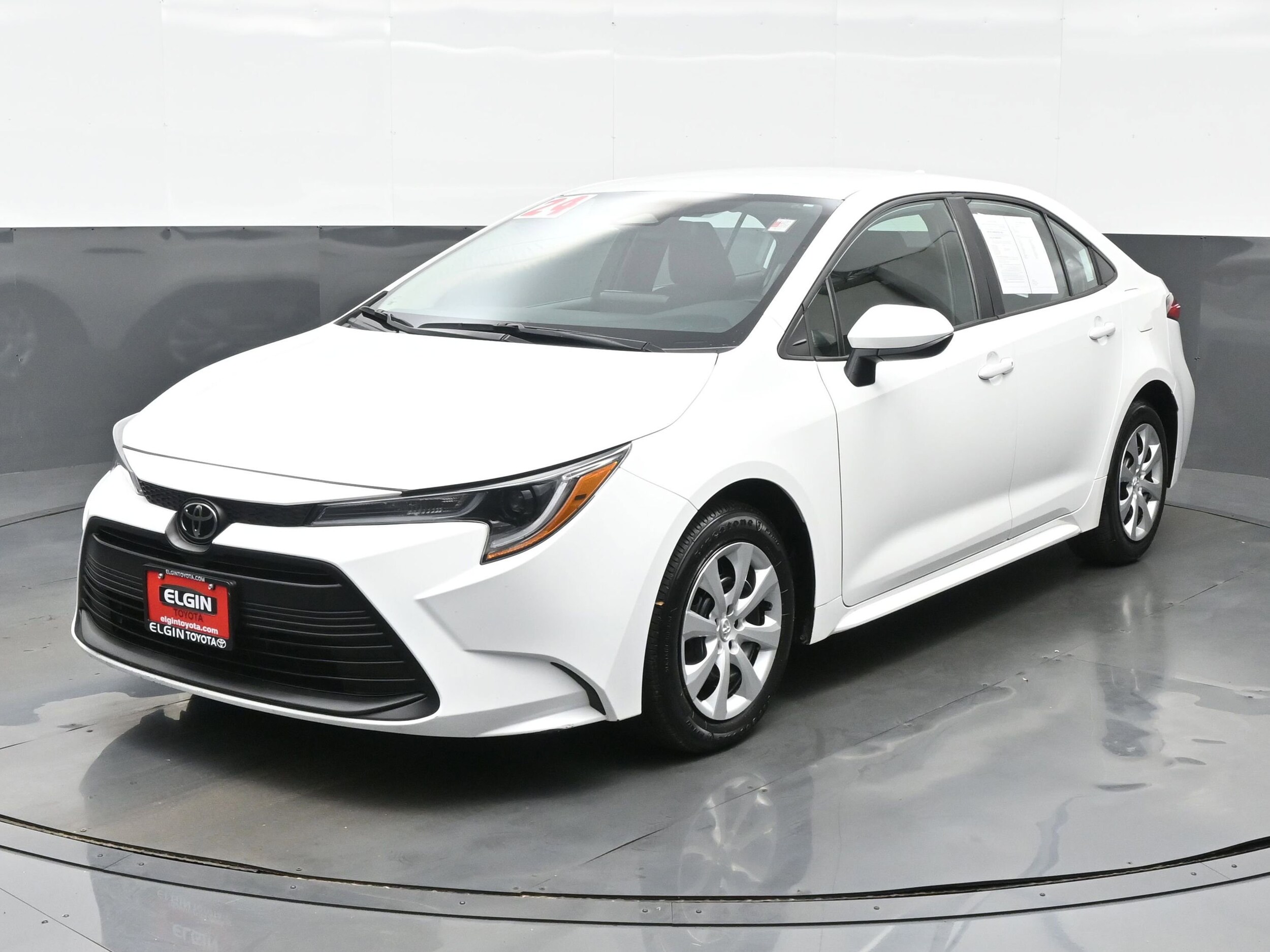 2024 Toyota Corolla LE photo 2