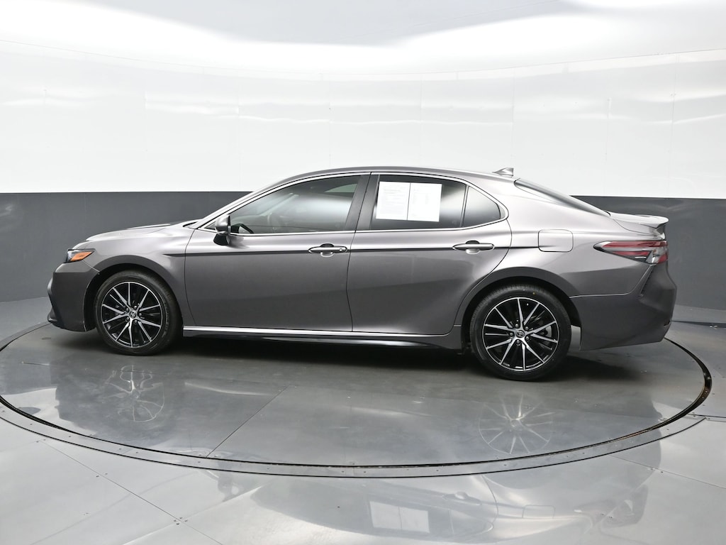 Used 2022 Toyota Camry SE Sedan