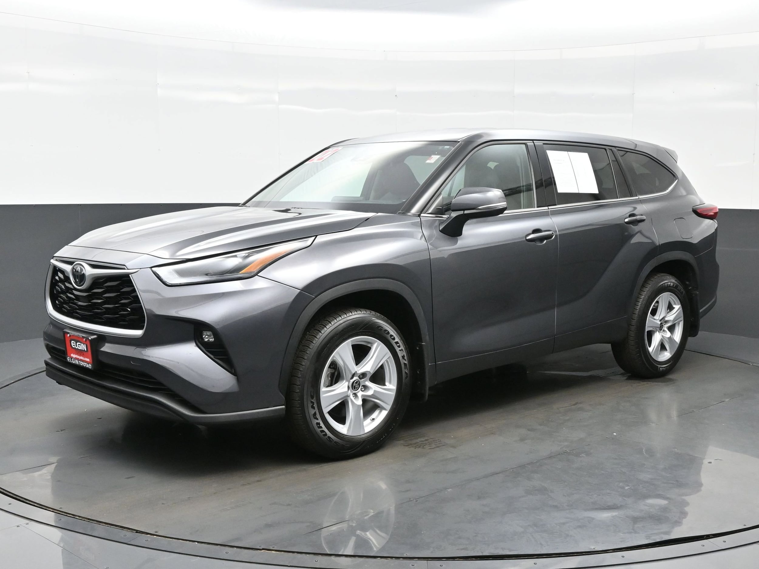 Used 2022 Toyota Highlander LE with VIN 5TDBZRBH8NS594816 for sale in Streamwood, IL