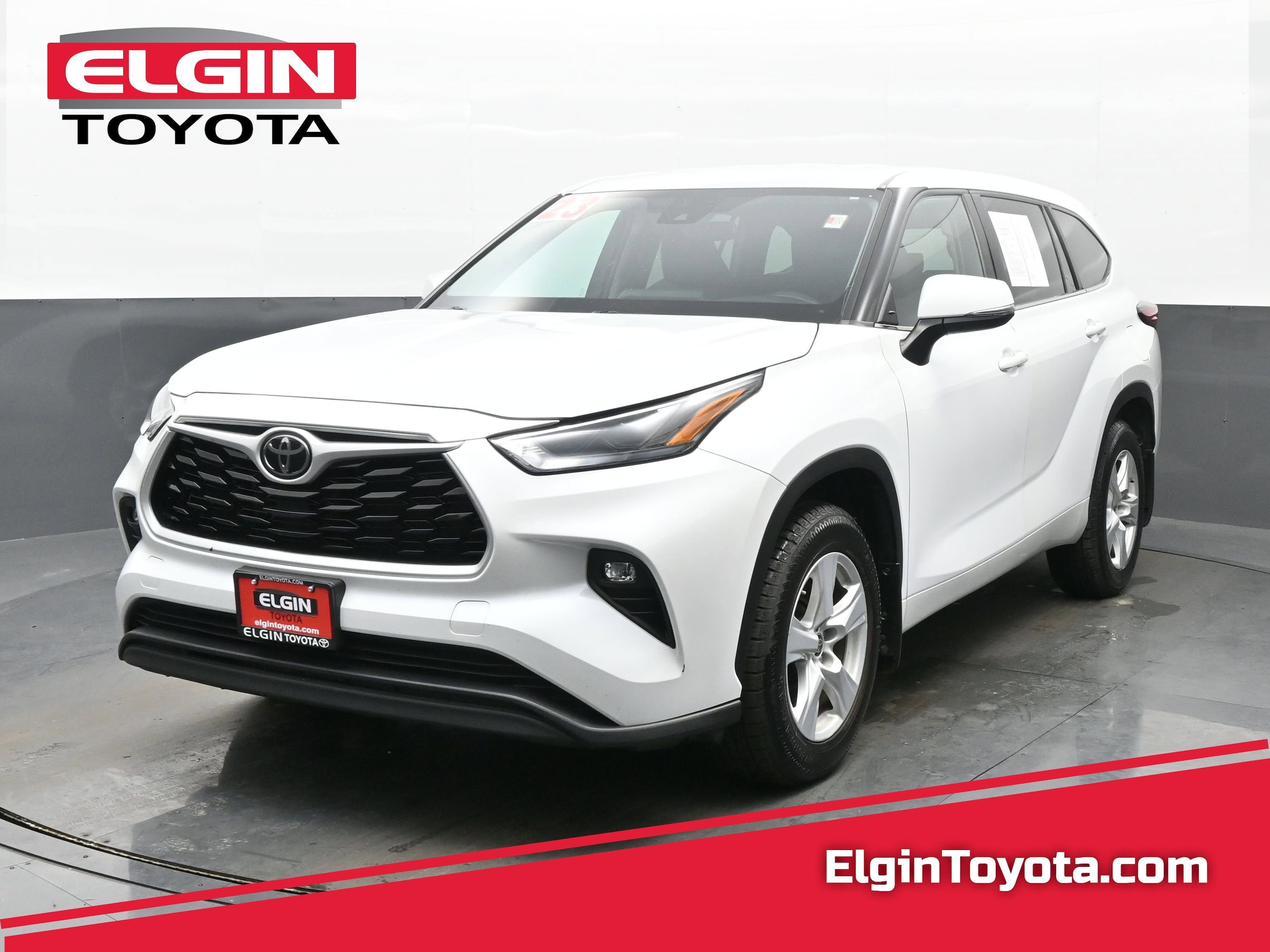 2023 Toyota Highlander LE's photo