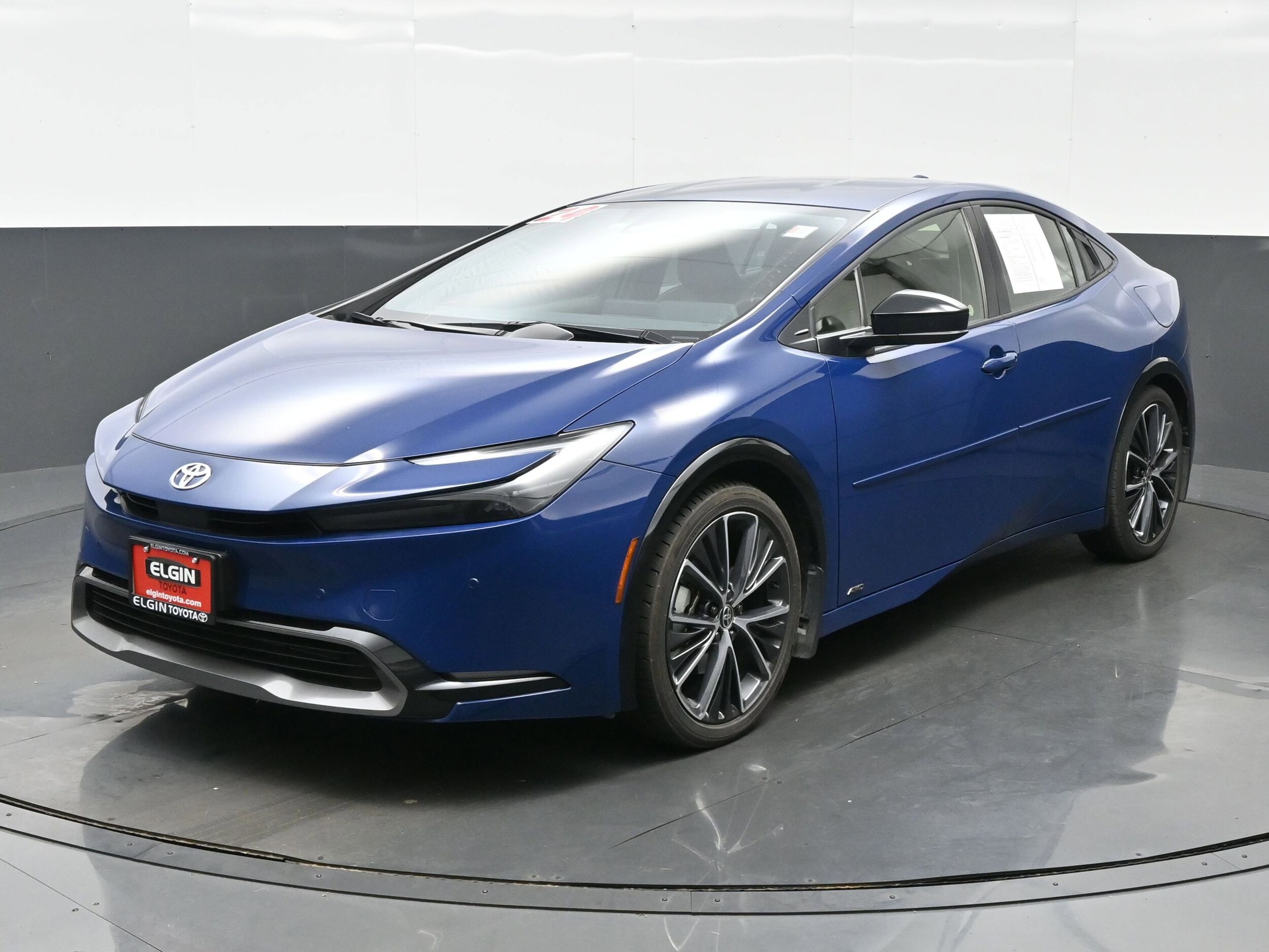 2024 Toyota Prius XLE photo 2