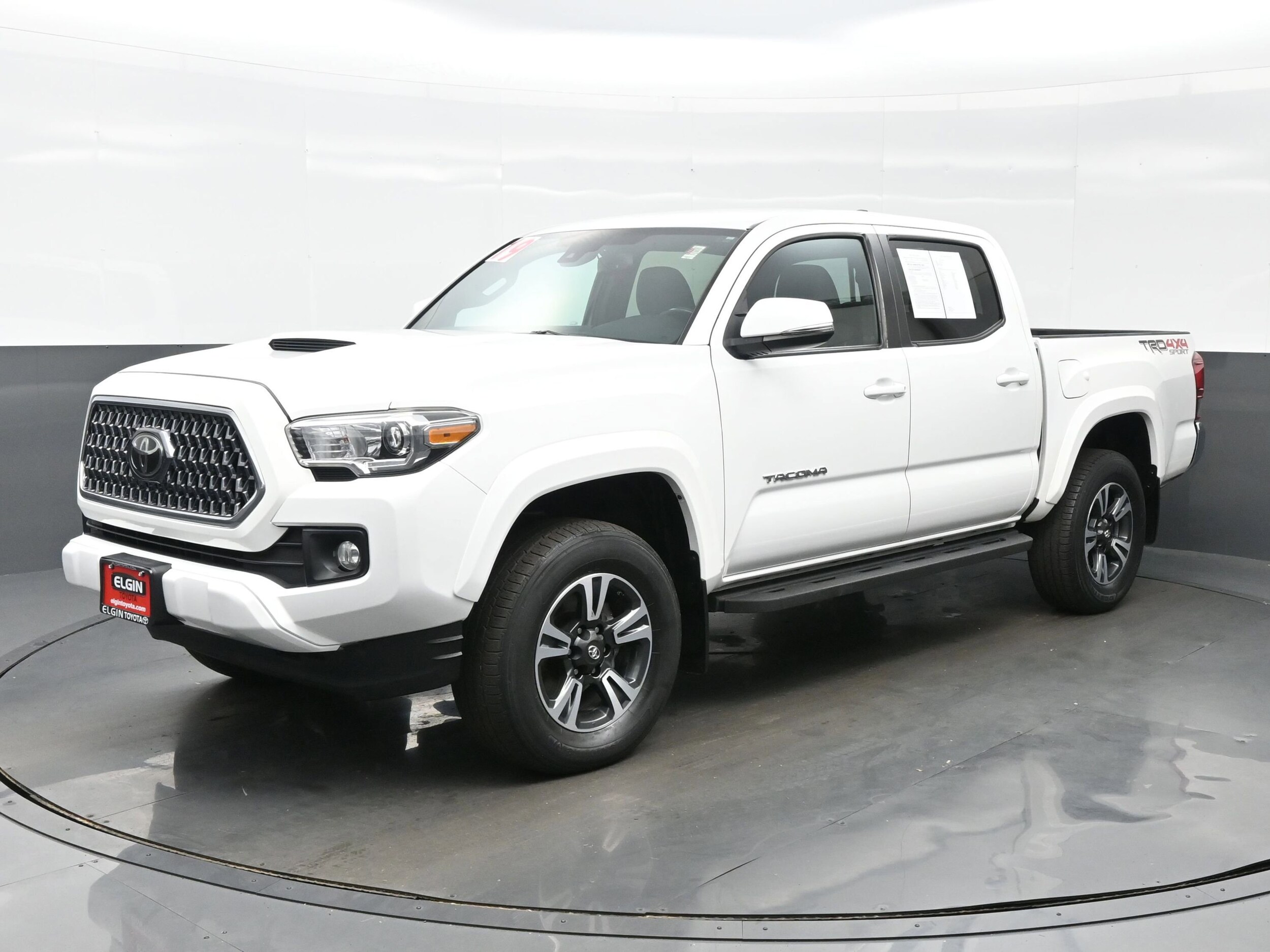 2019 Toyota Tacoma TRD Sport V6 4x4 photo 2