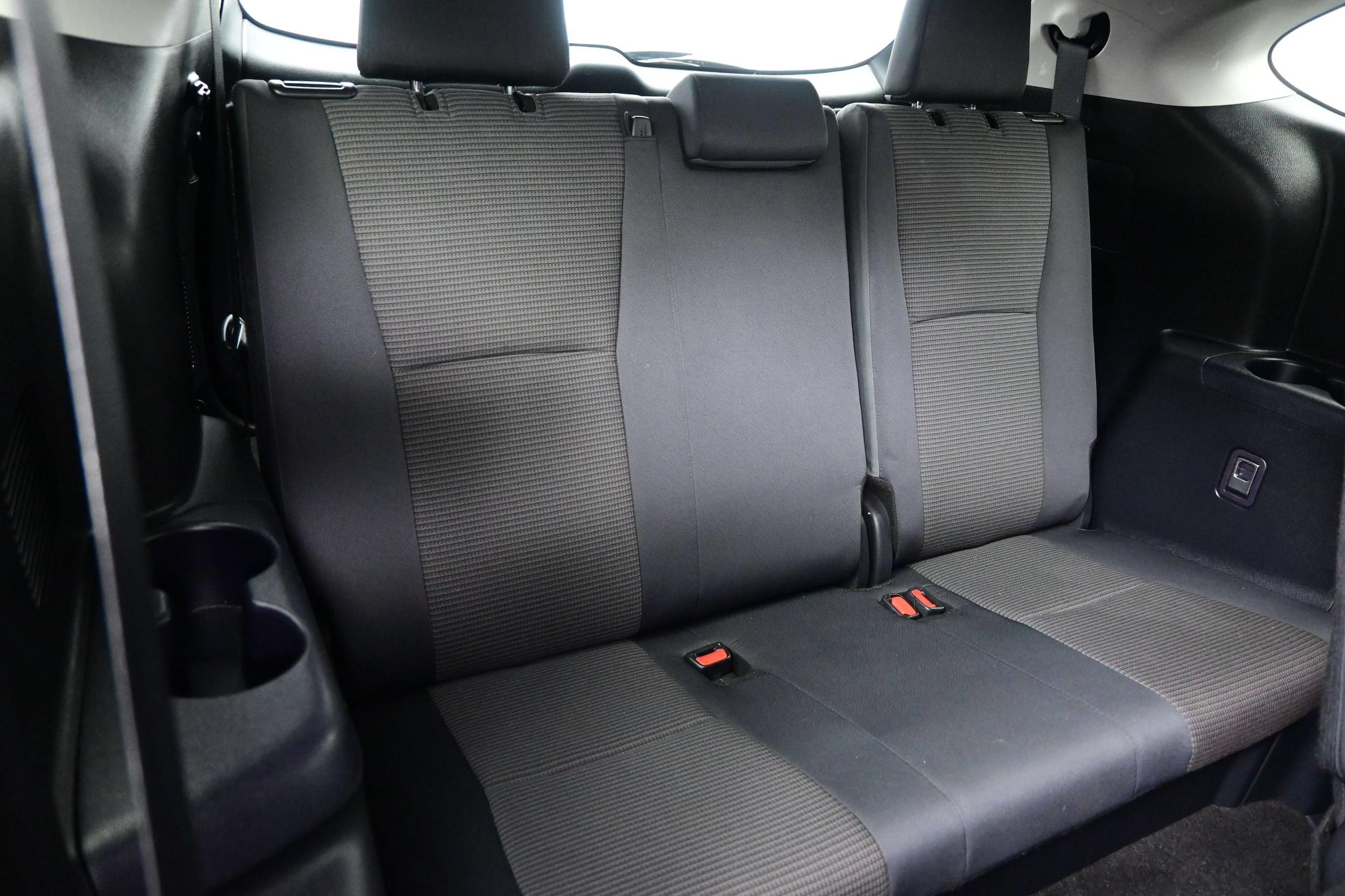 2024 Toyota Highlander LE - Photo 17