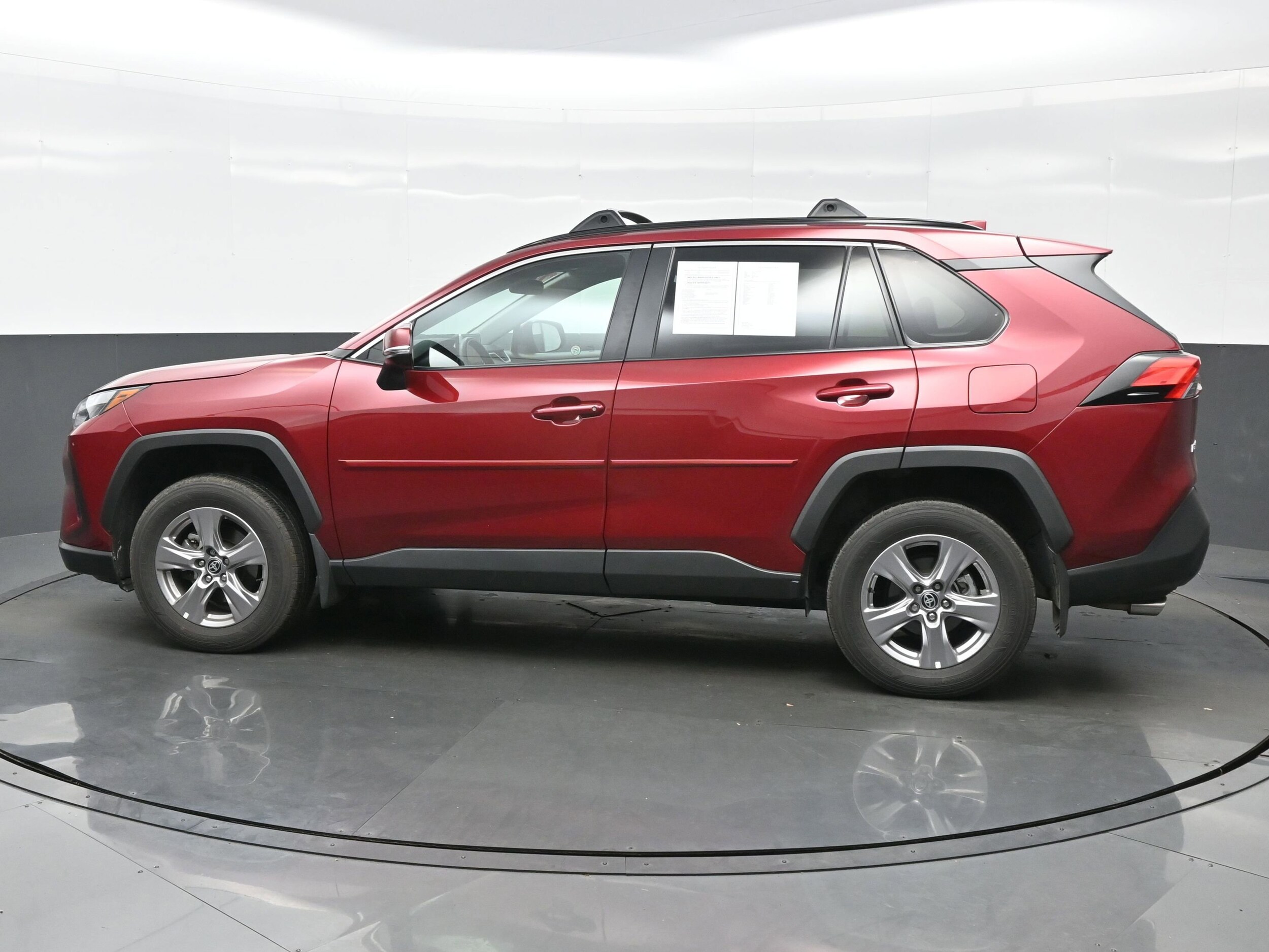 2024 Toyota RAV4 XLE photo 3