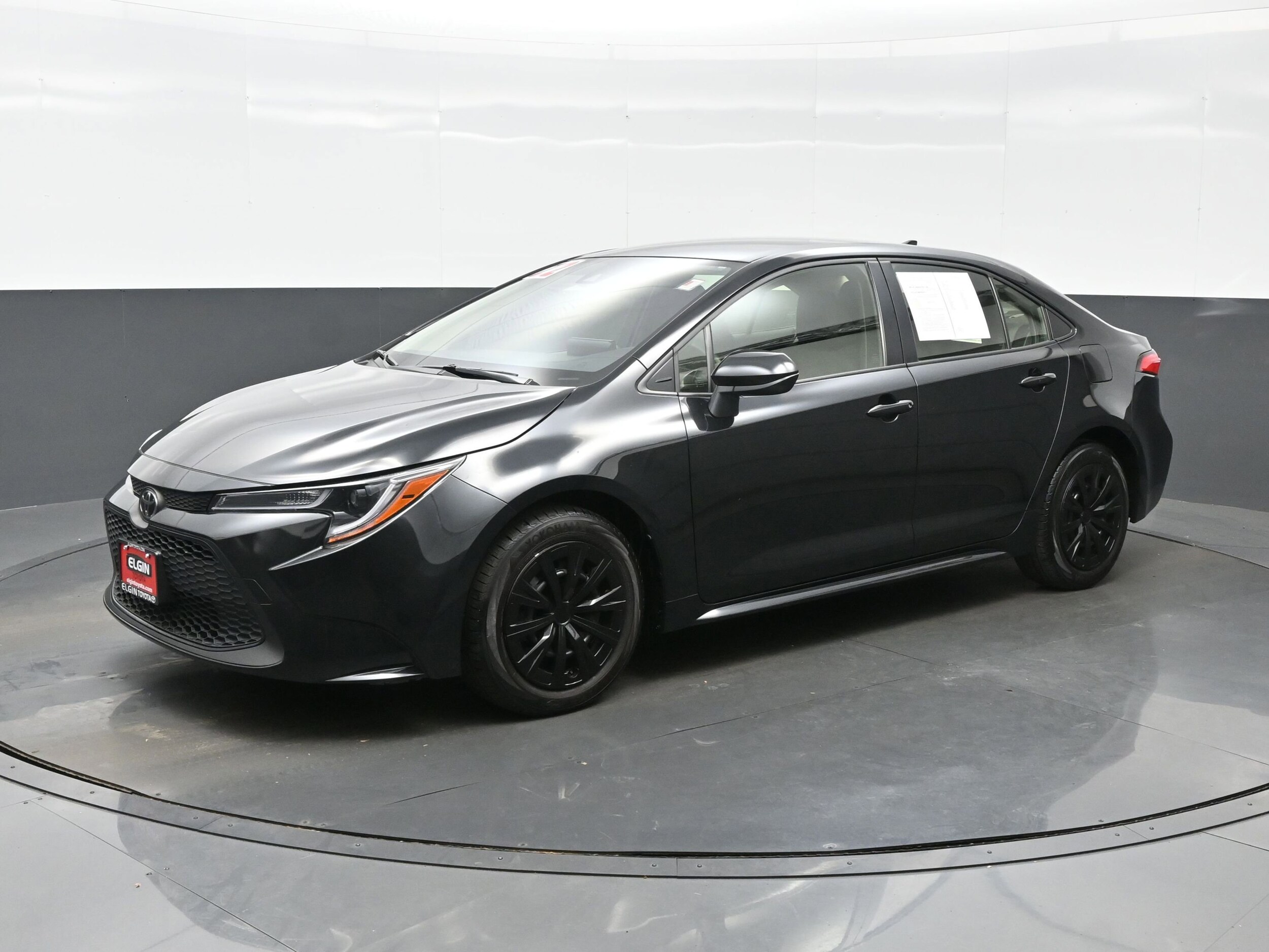 2022 Toyota Corolla LE photo 2