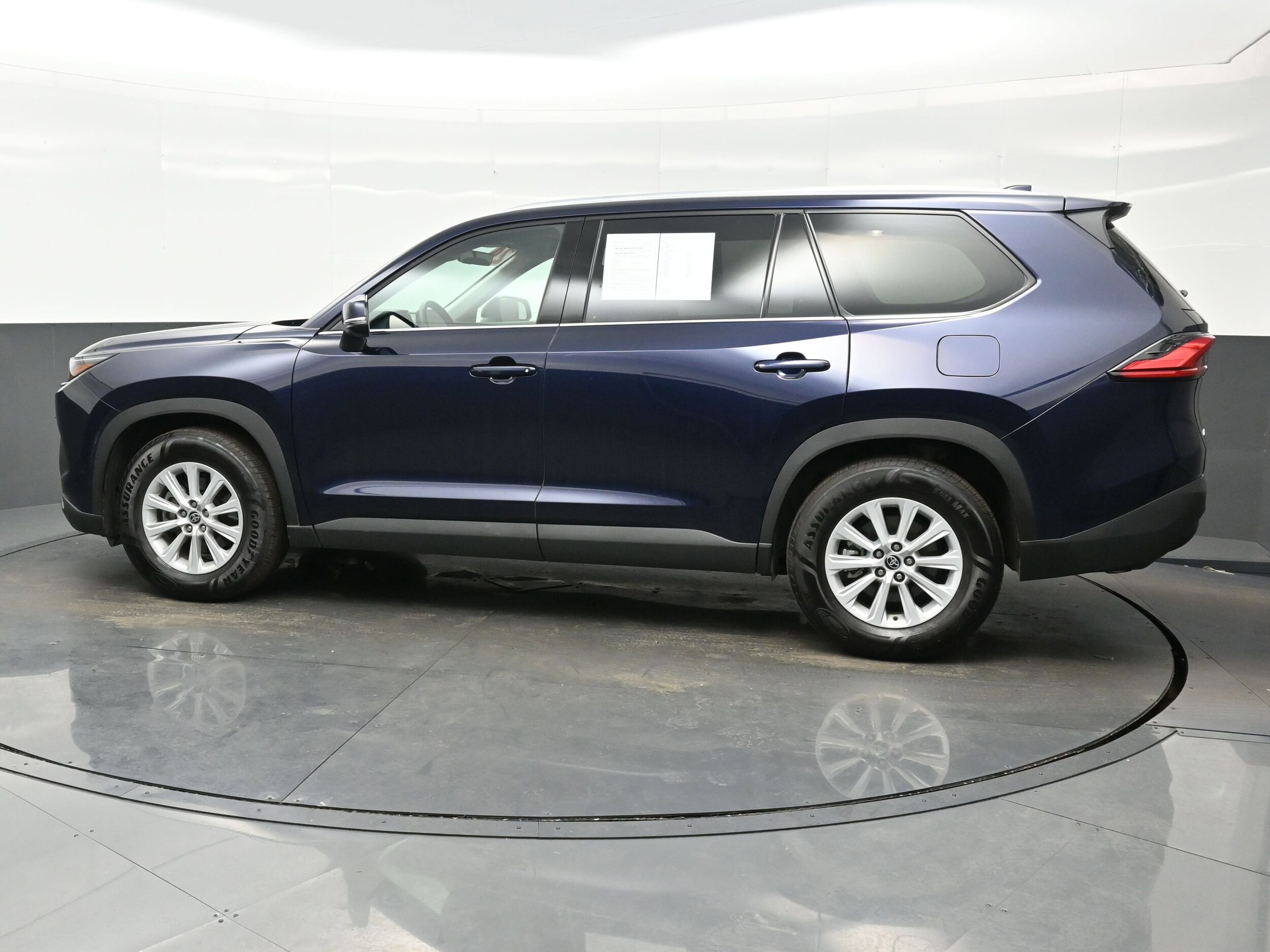 2024 Toyota Grand Highlander XLE photo 3