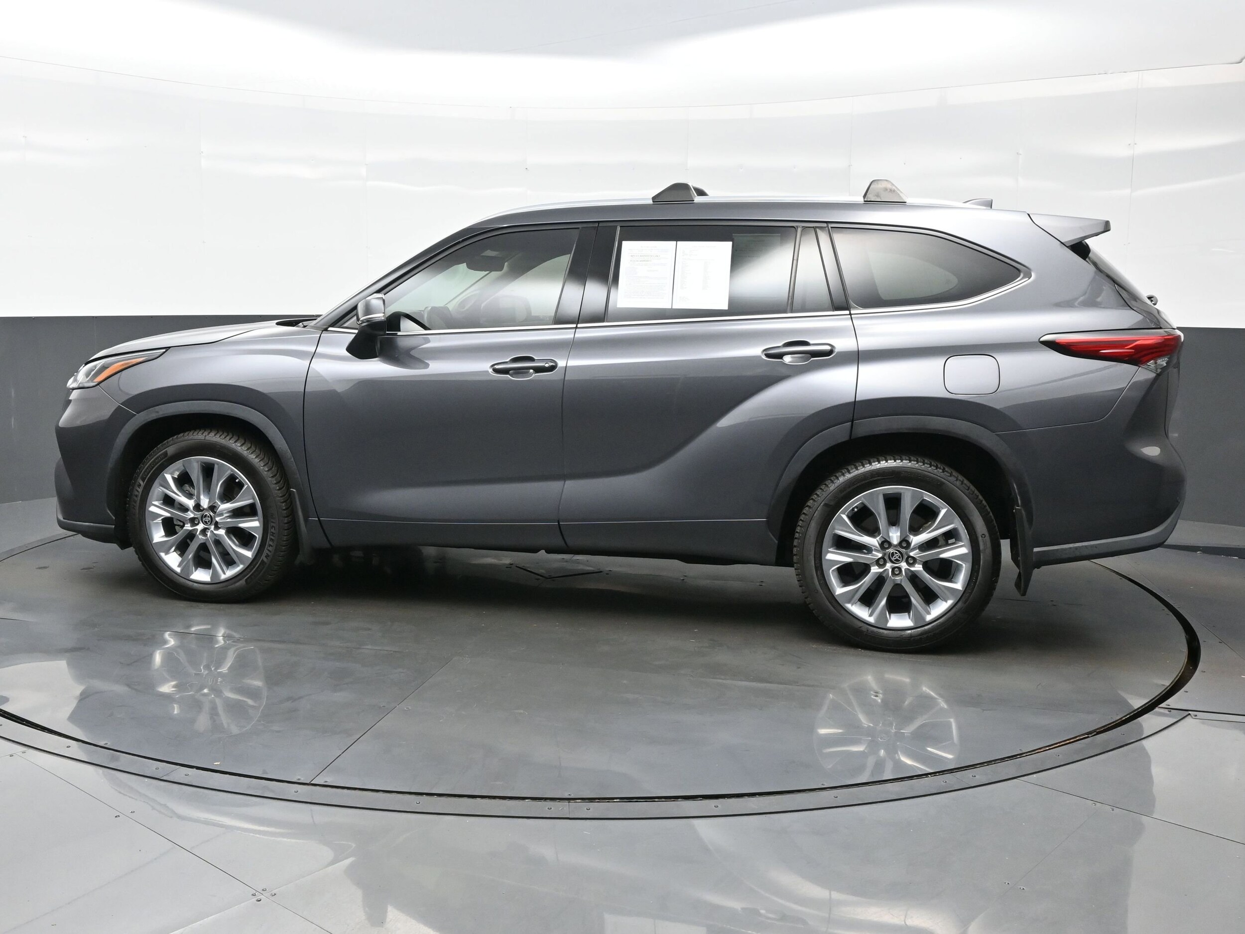 2021 Toyota Highlander Limited photo 2
