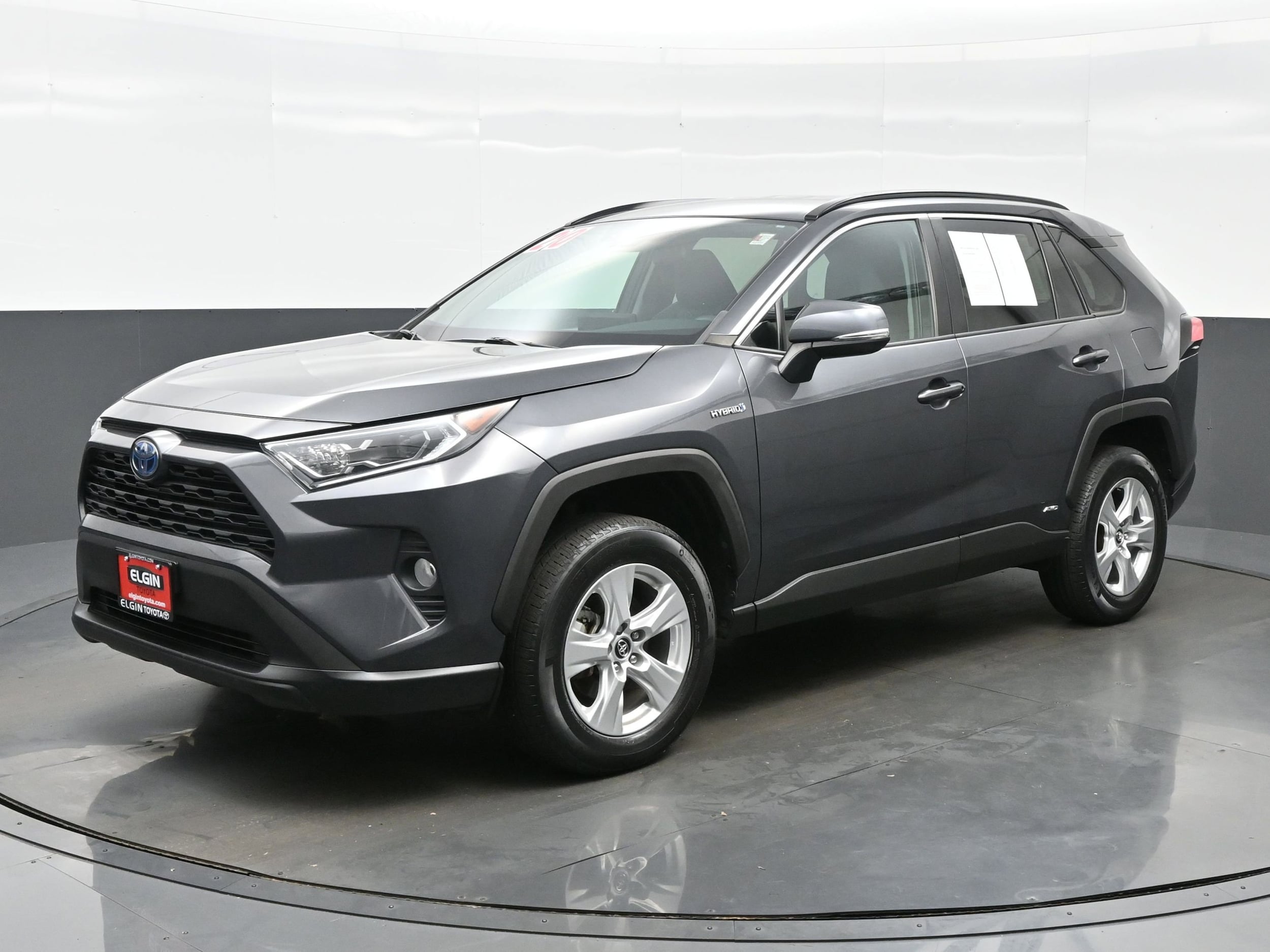 Used 2020 Toyota RAV4 XLE with VIN 2T3RWRFV0LW069879 for sale in Streamwood, IL