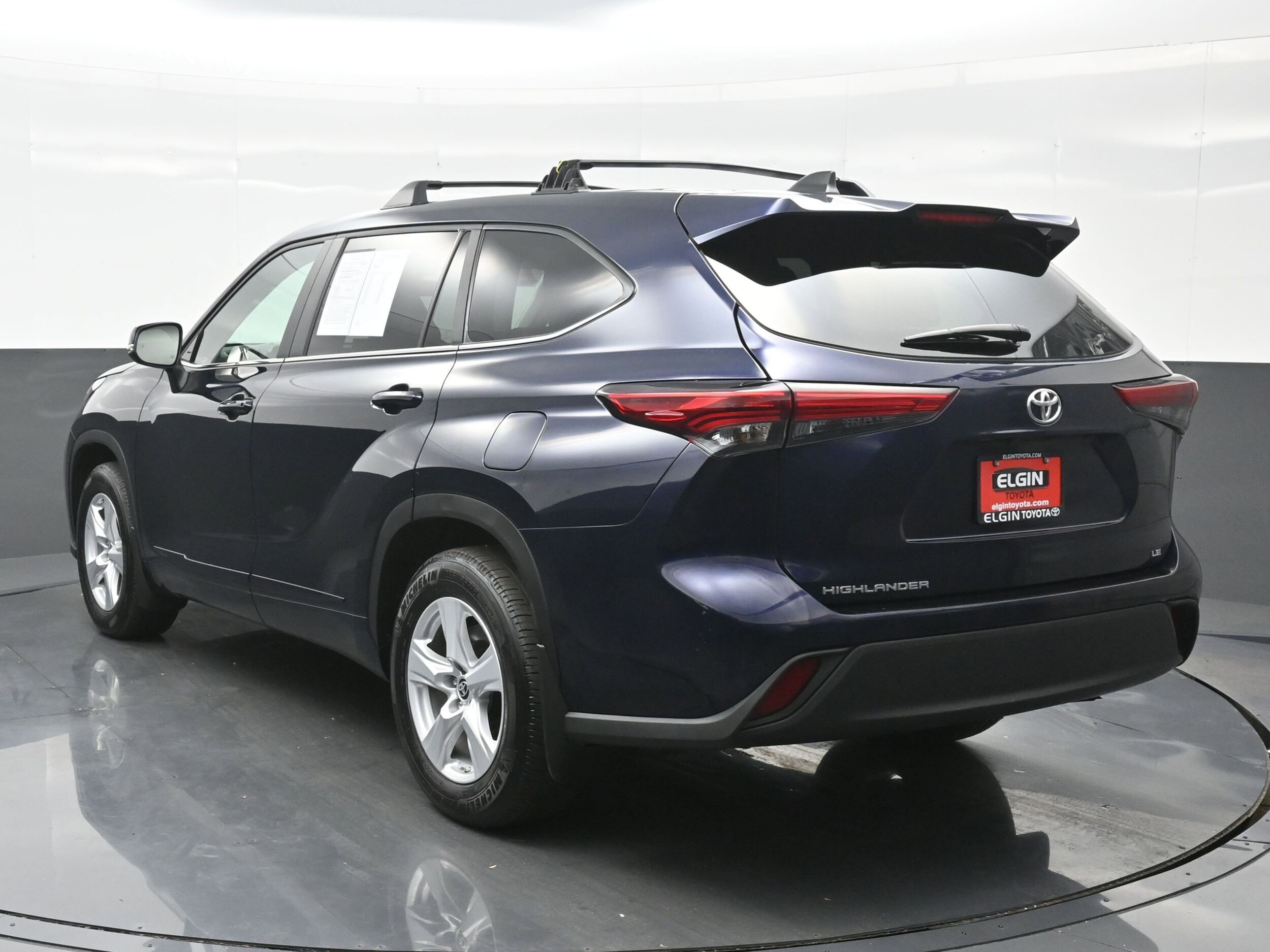 2023 Toyota Highlander LE photo 3
