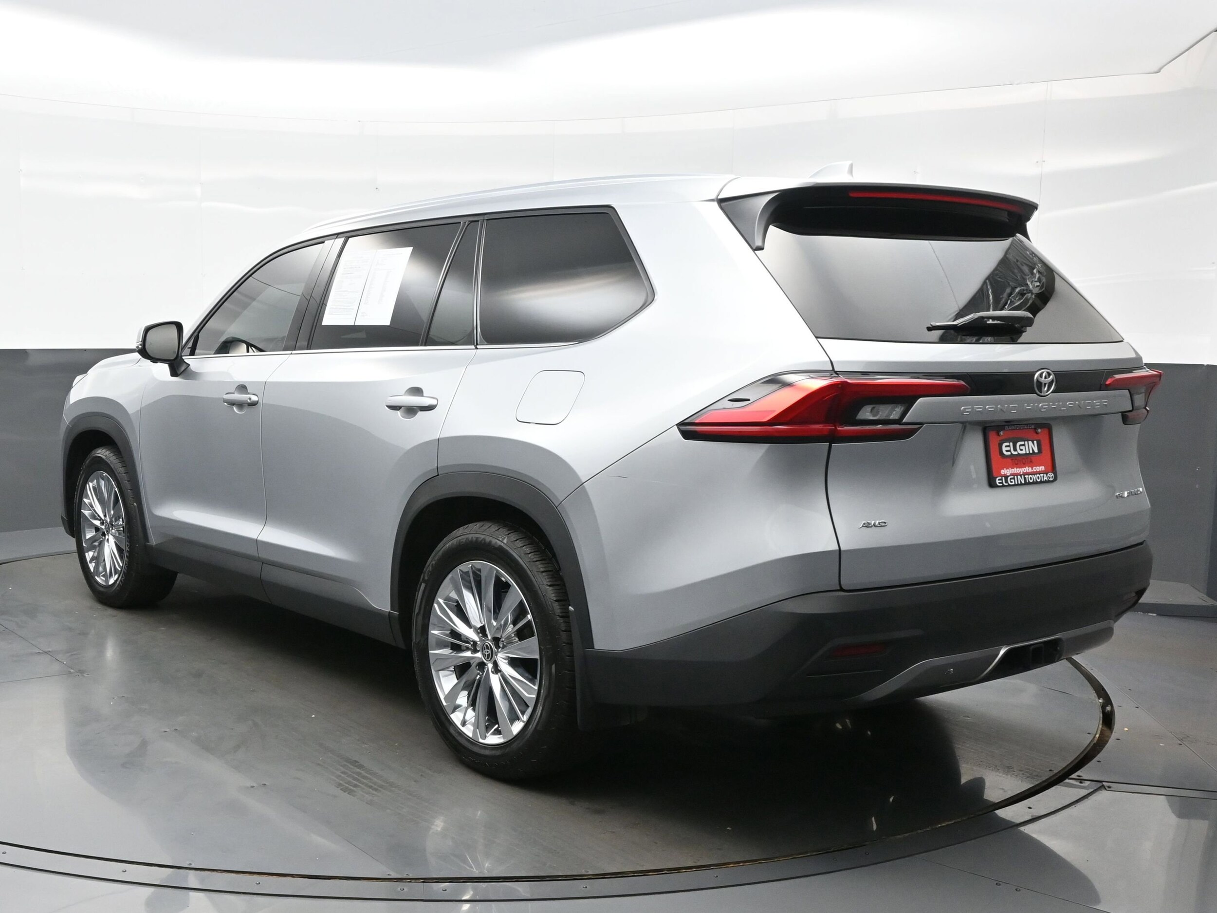 2024 Toyota Grand Highlander Platinum photo 2