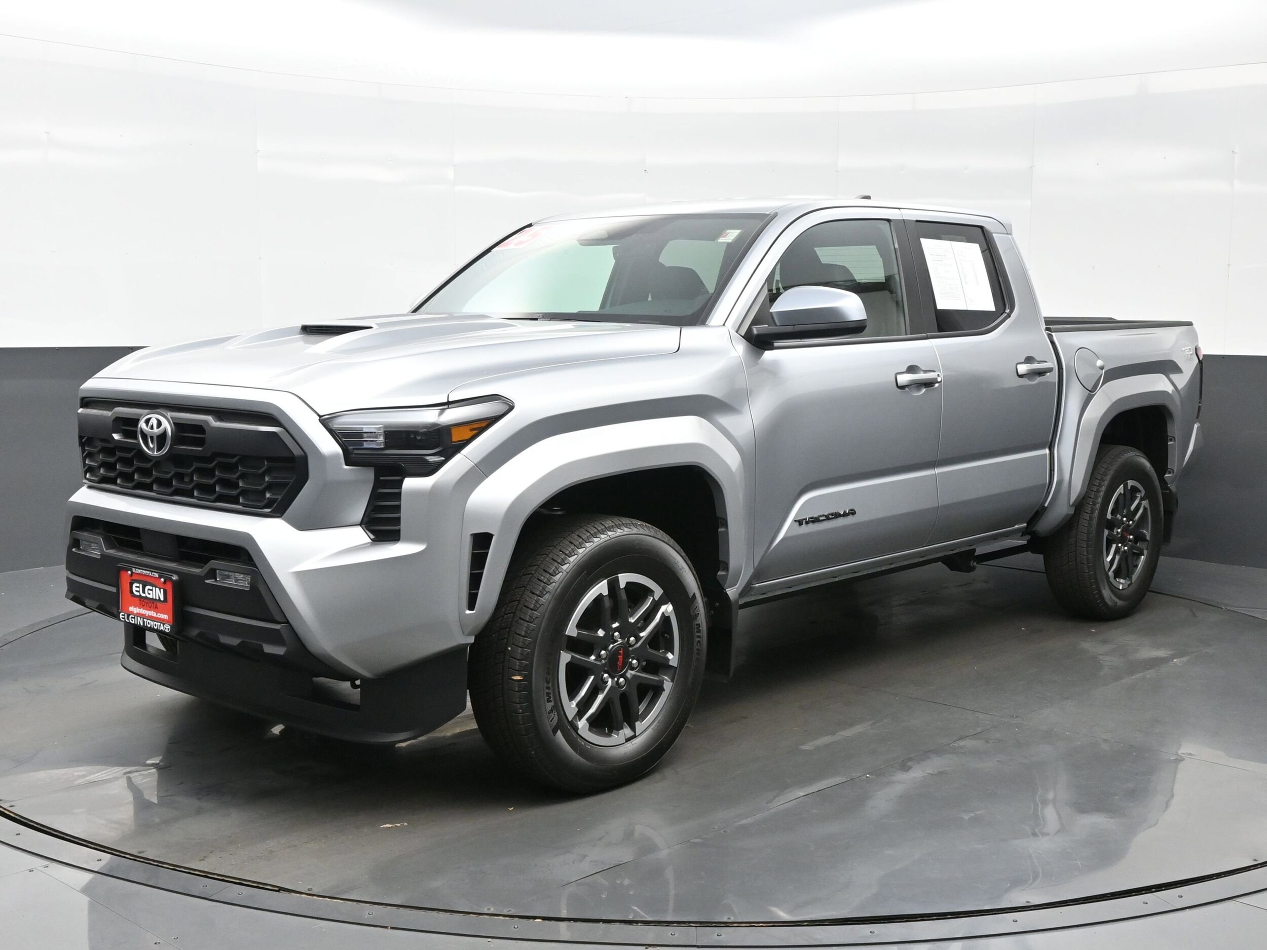 2025 Toyota Tacoma TRD Sport photo 2