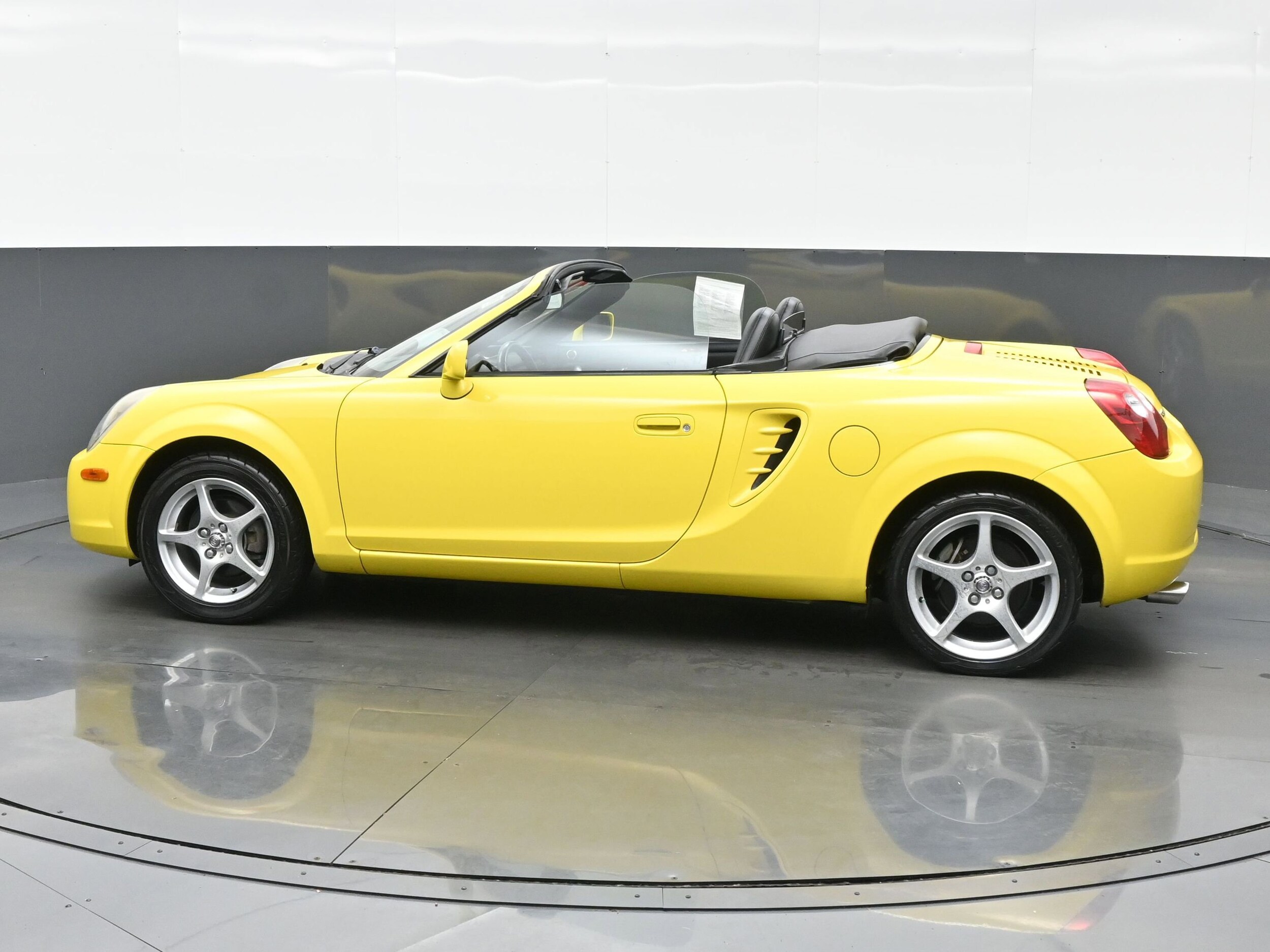 2003 Toyota MR2 Spyder Base photo 3