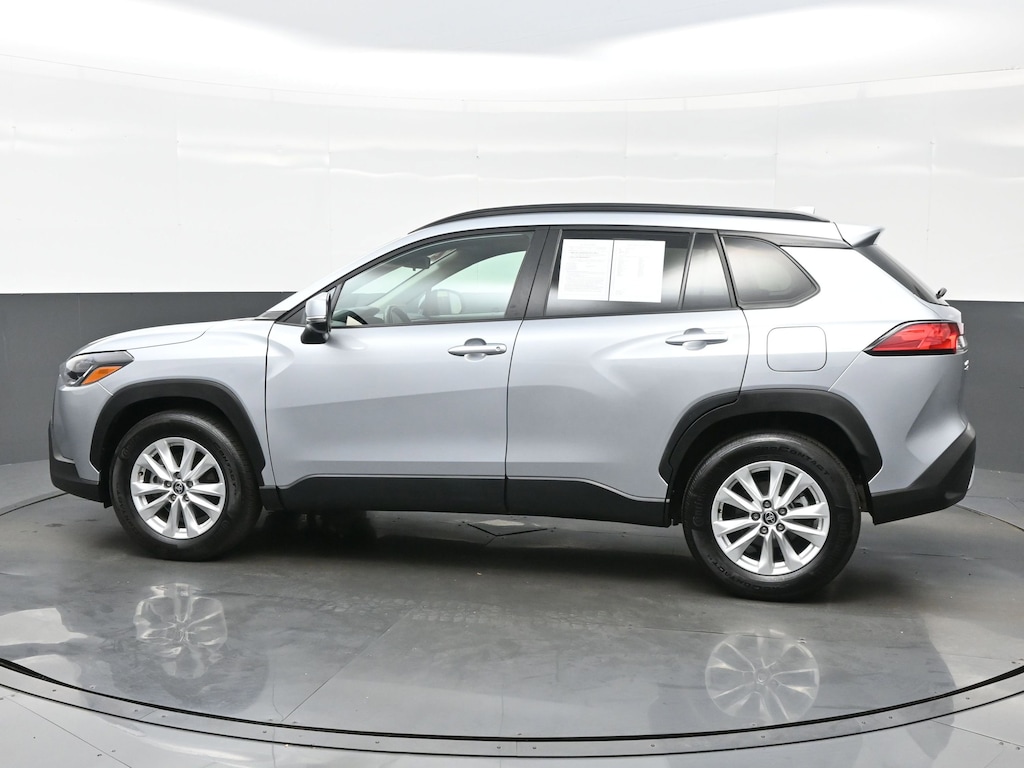 Used 2024 Toyota Corolla Cross LE SUV