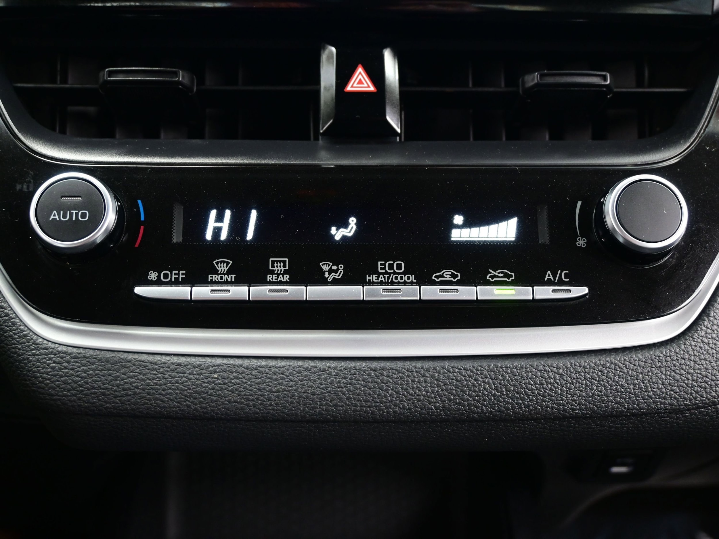 2024 Toyota Corolla LE - Photo 19