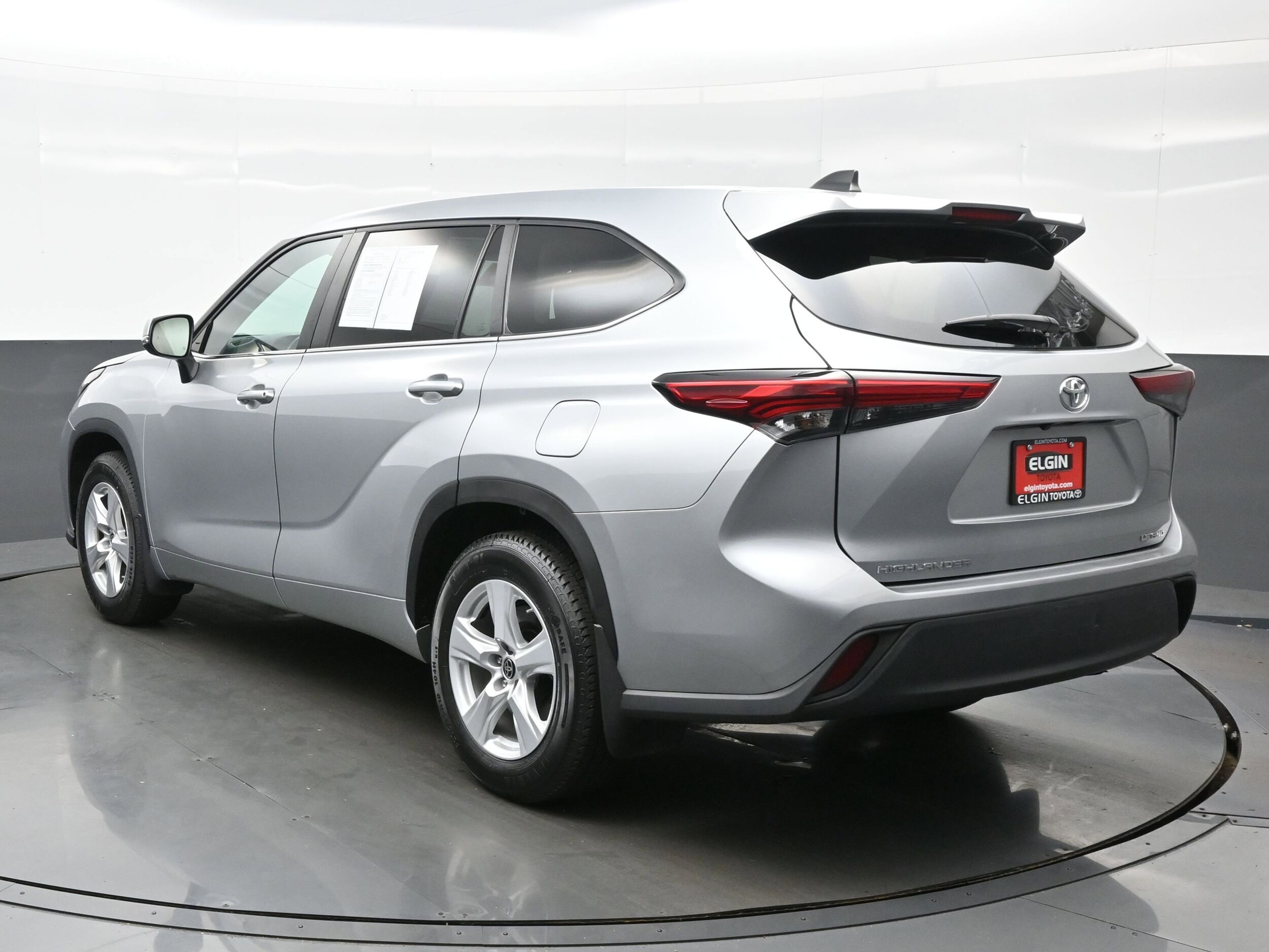 2023 Toyota Highlander LE photo 4
