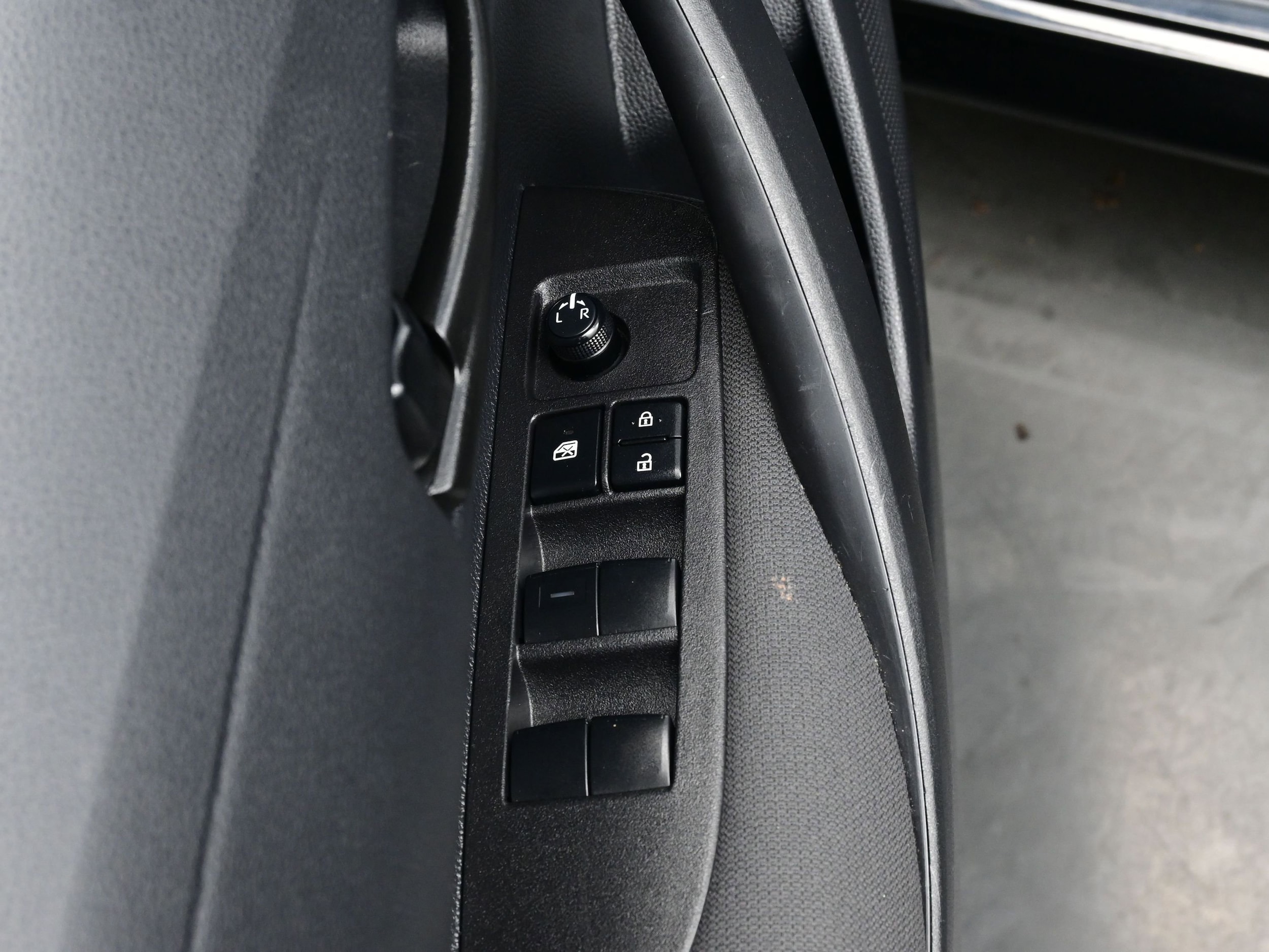 2025 Toyota Corolla LE - Photo 10