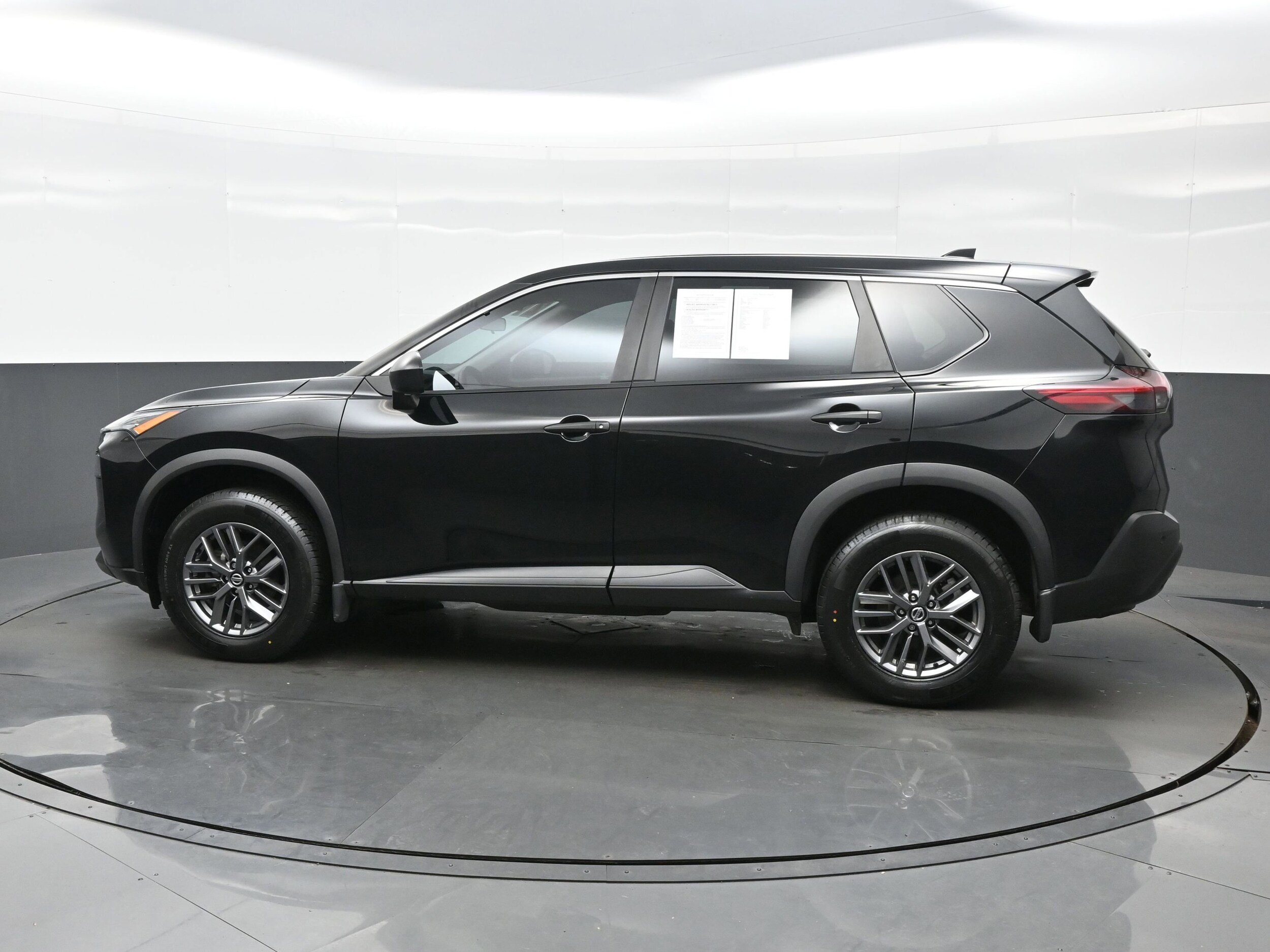 2021 Nissan Rogue S photo 3