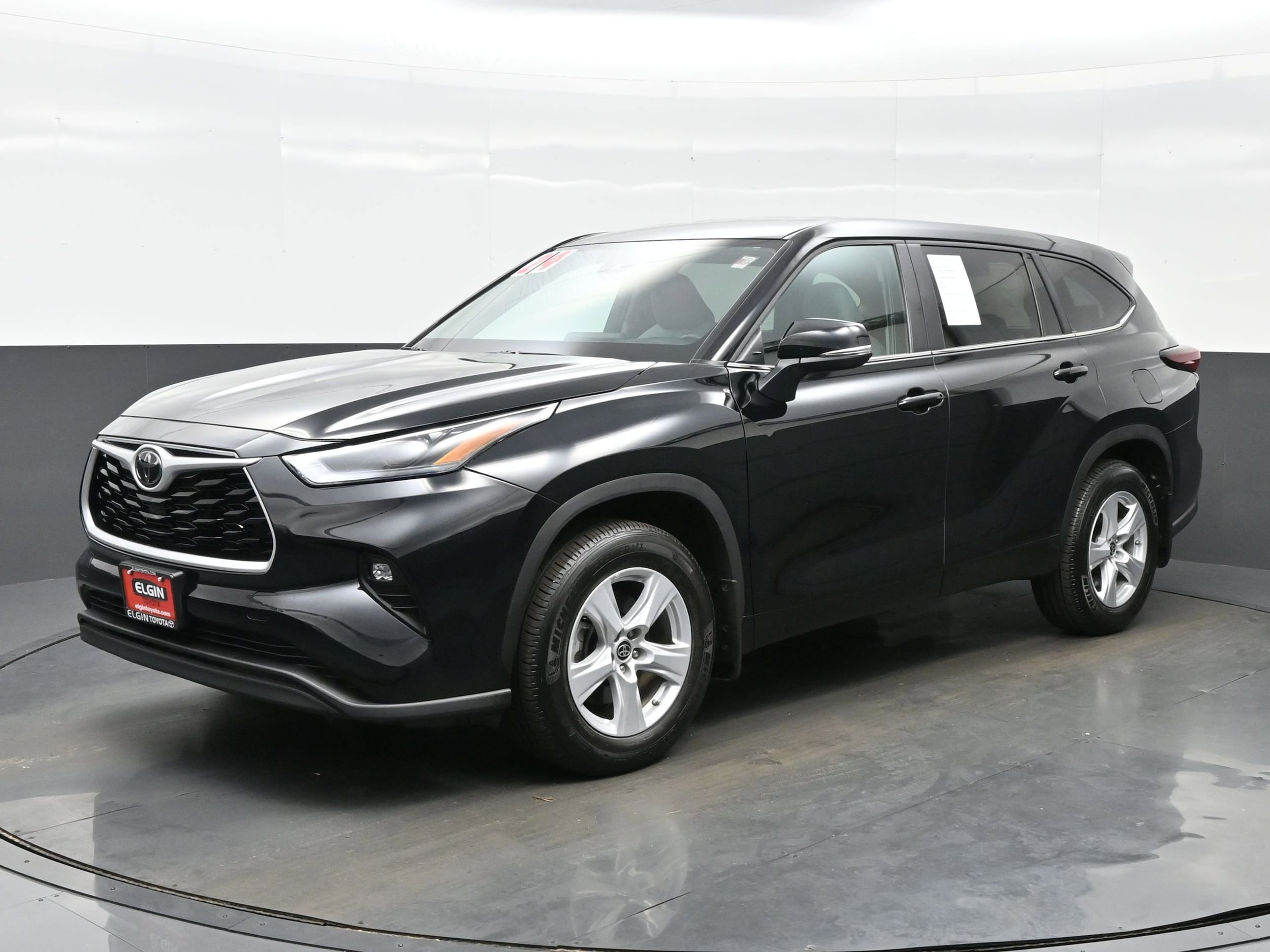 Used 2024 Toyota Highlander LE with VIN 5TDKDRBH6RS565870 for sale in Streamwood, IL