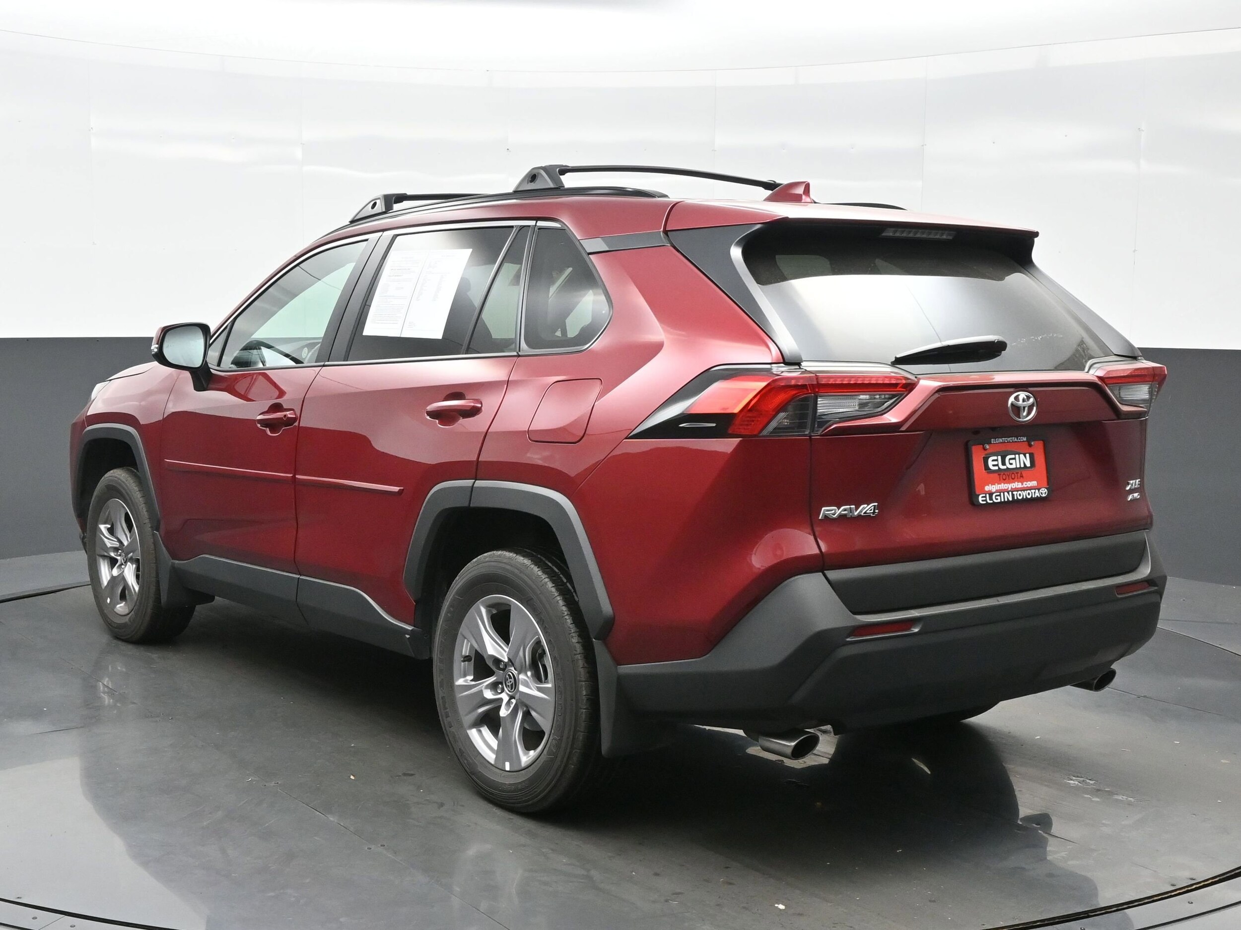 2024 Toyota RAV4 XLE photo 4