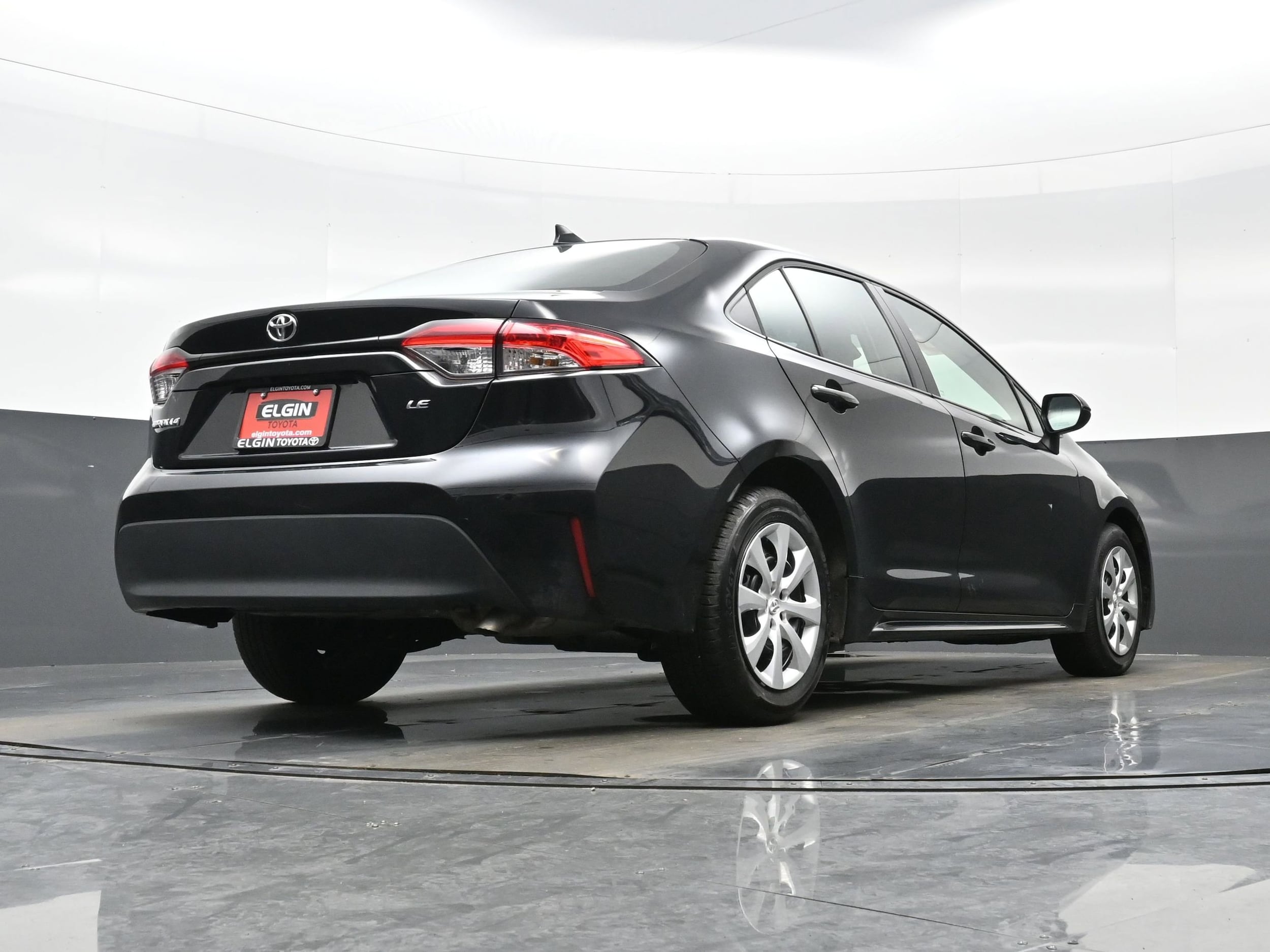 2025 Toyota Corolla LE - Photo 29