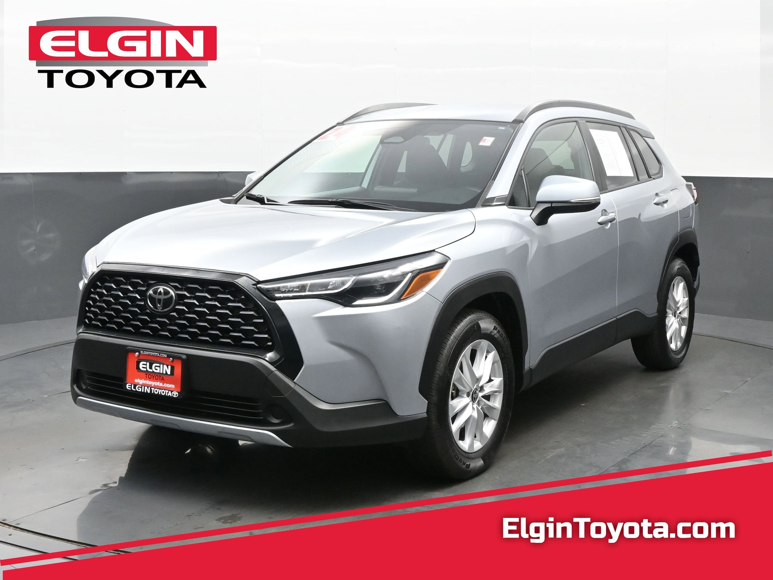 2024 Toyota Corolla Cross LE's photo