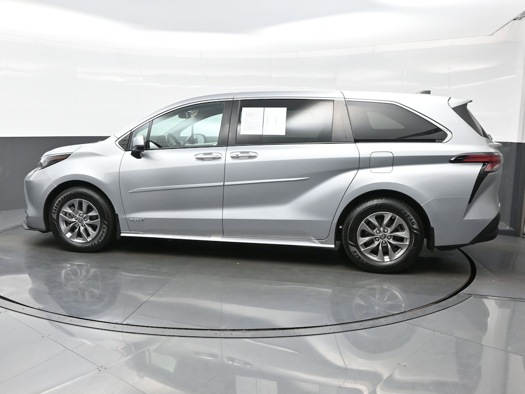 Used 2021 Toyota Sienna XLE Van