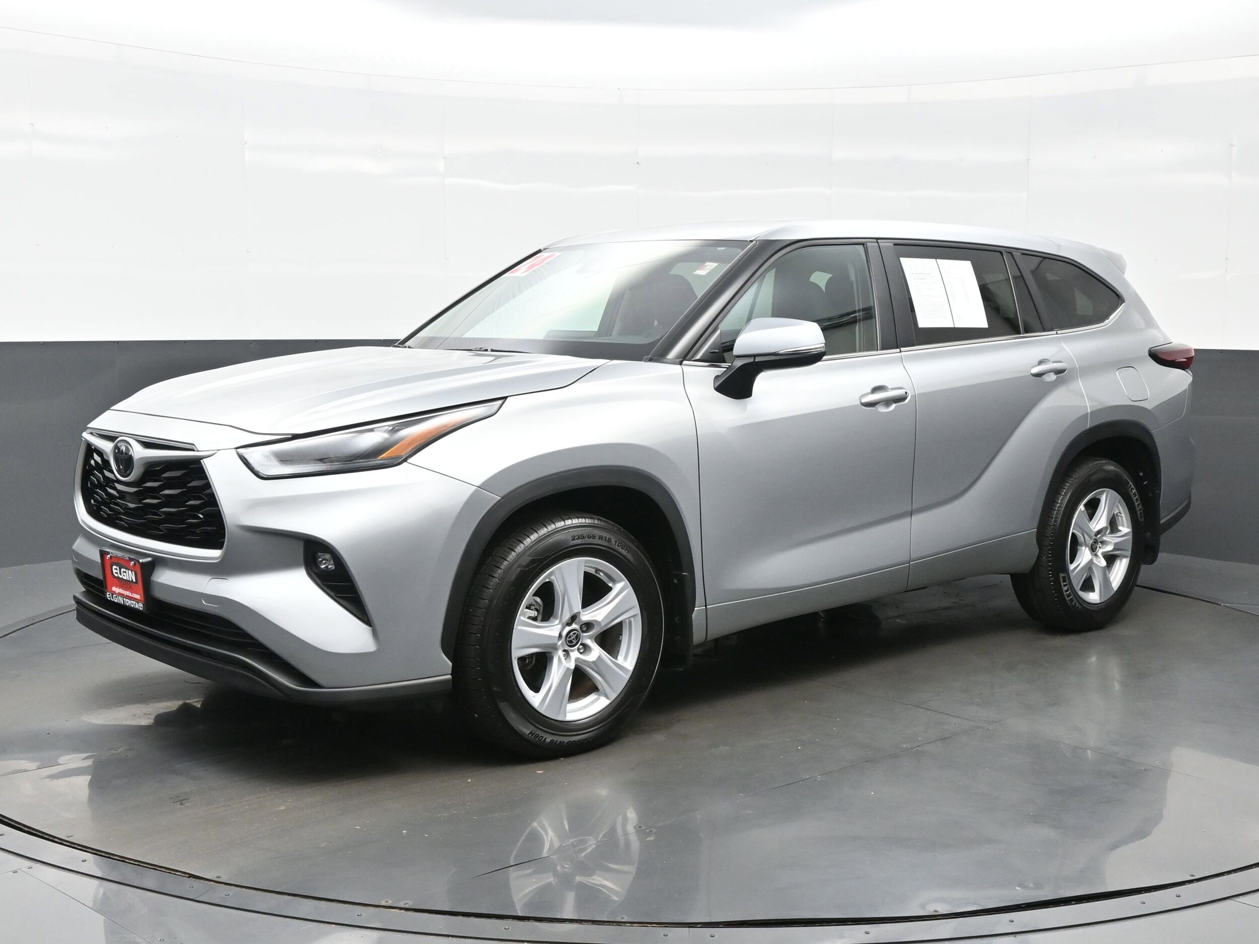 2024 Toyota Highlander LE photo 2