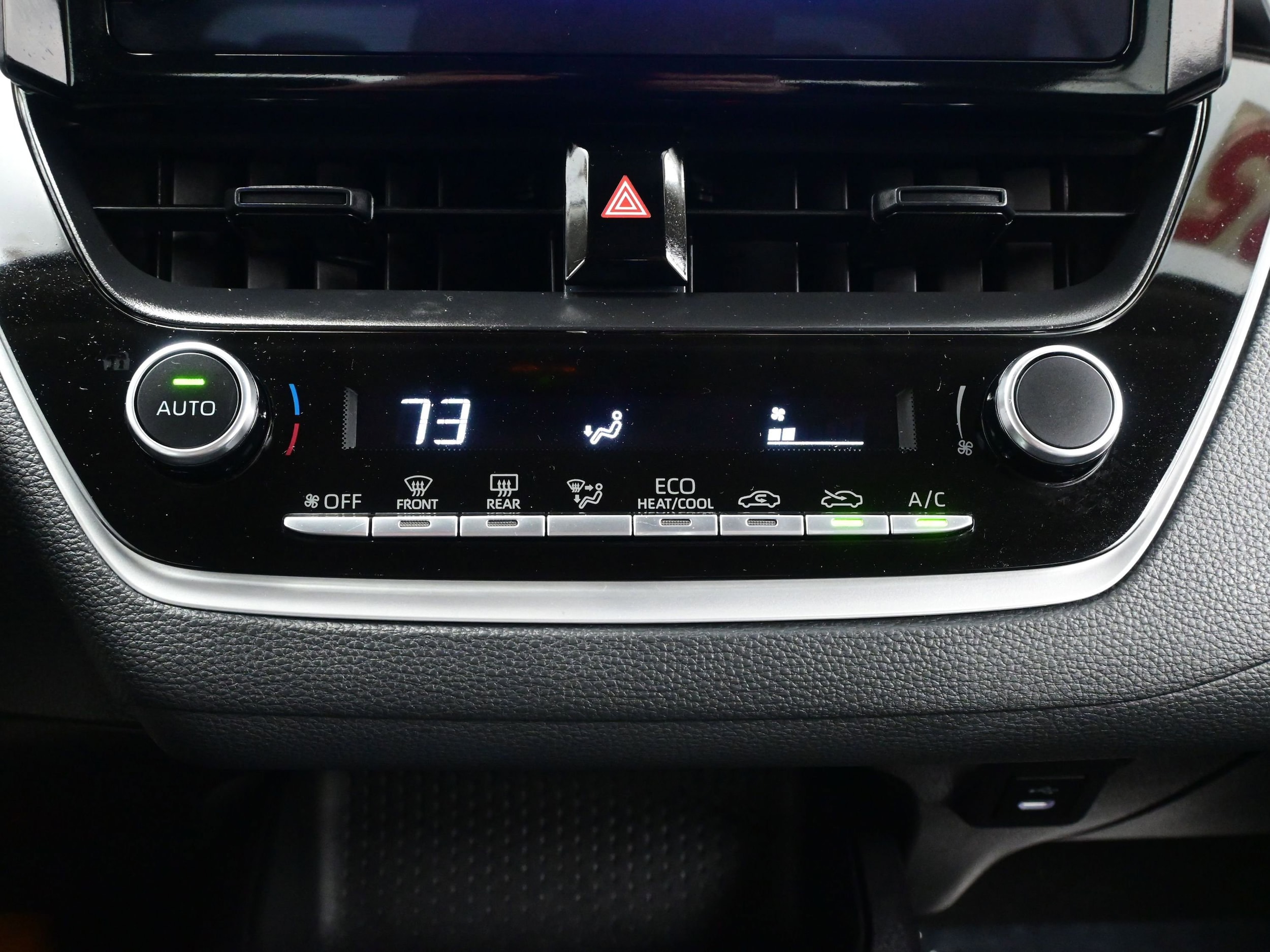 2025 Toyota Corolla LE - Photo 19