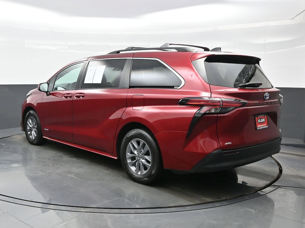 Used 2021 Toyota Sienna LE Van
