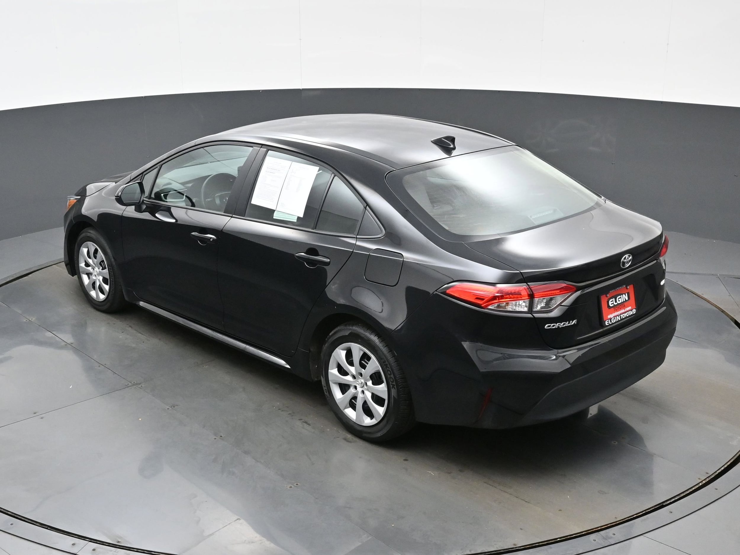 2025 Toyota Corolla LE - Photo 36