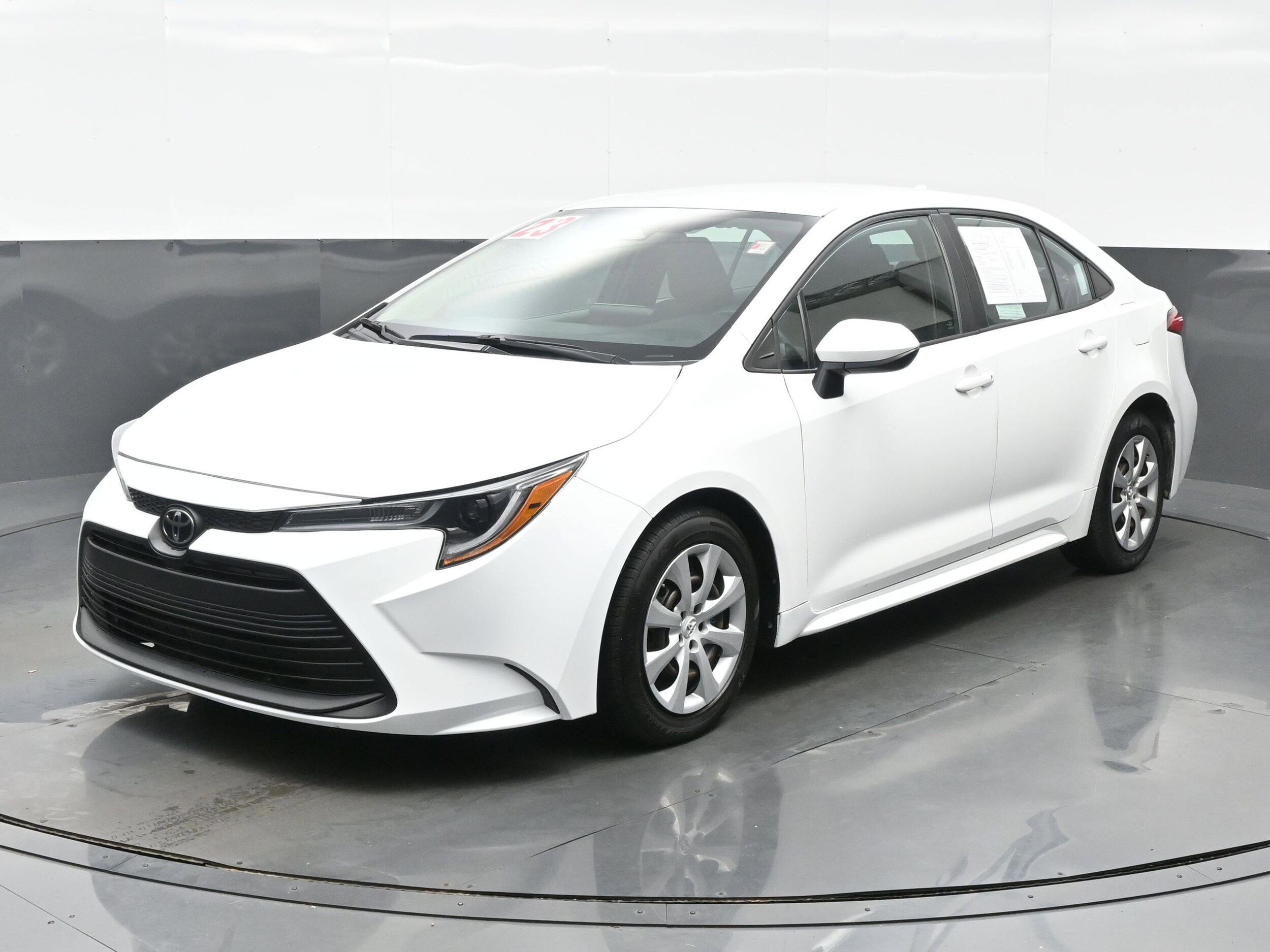 2023 Toyota Corolla LE photo 2