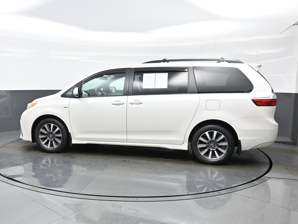 Used 2018 Toyota Sienna XLE Van Passenger Van