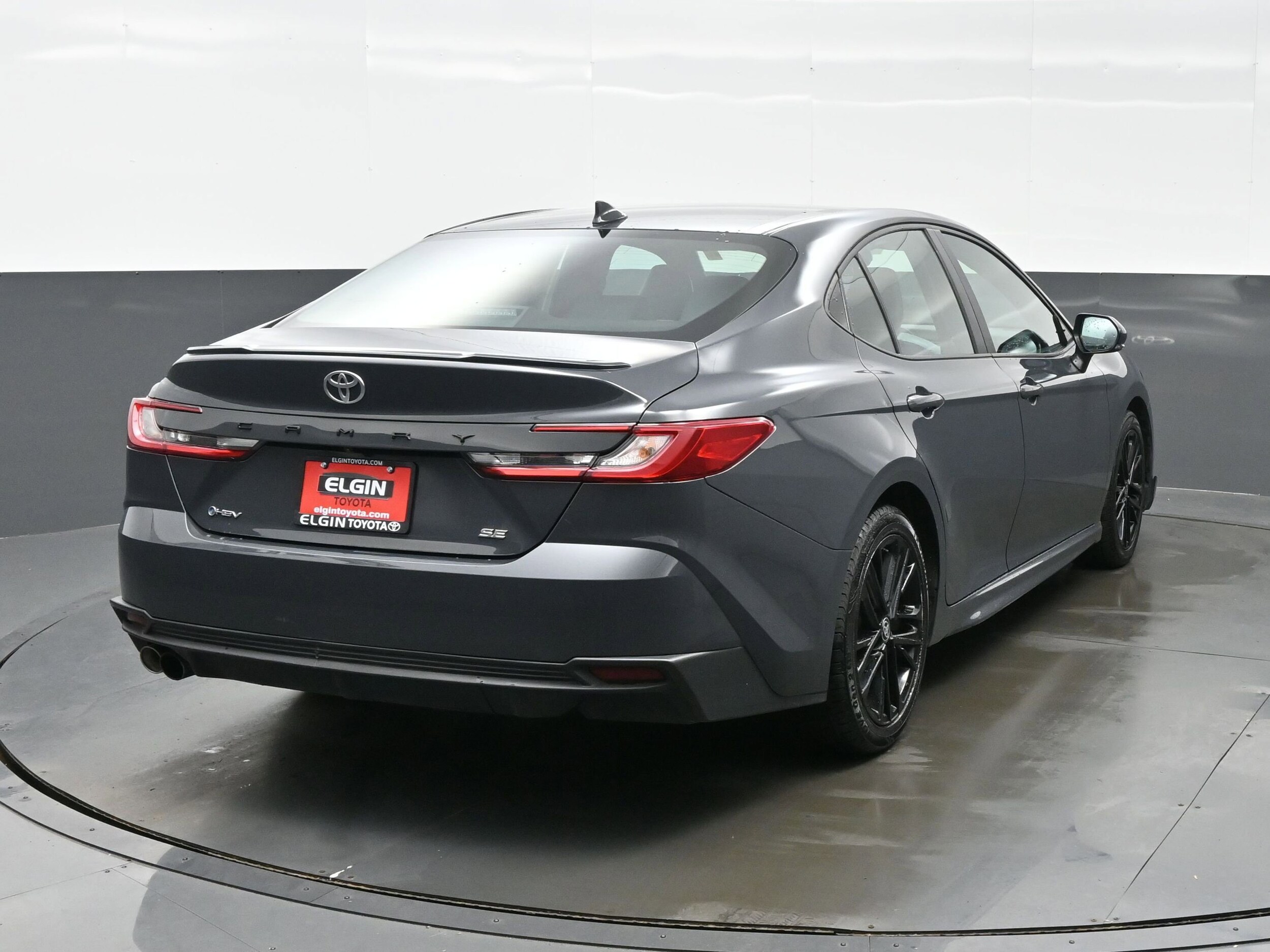 2025 Toyota Camry SE photo 3