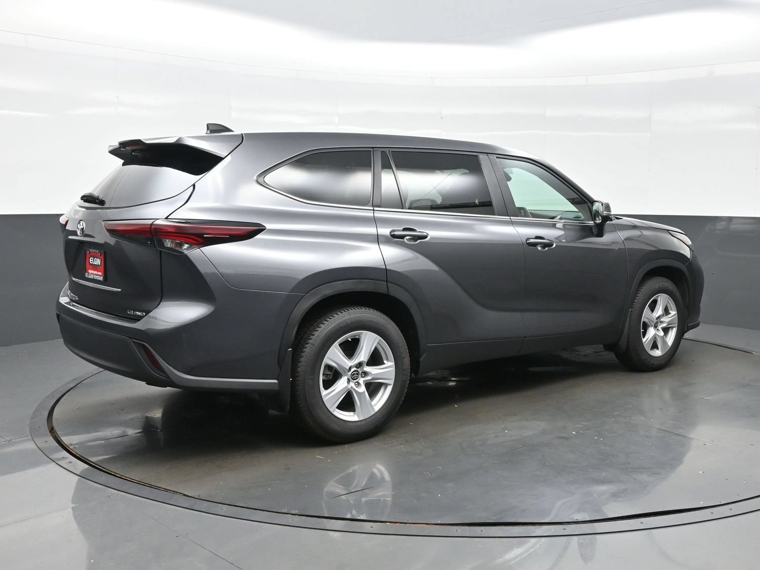 2024 Toyota Highlander LE - Photo 6