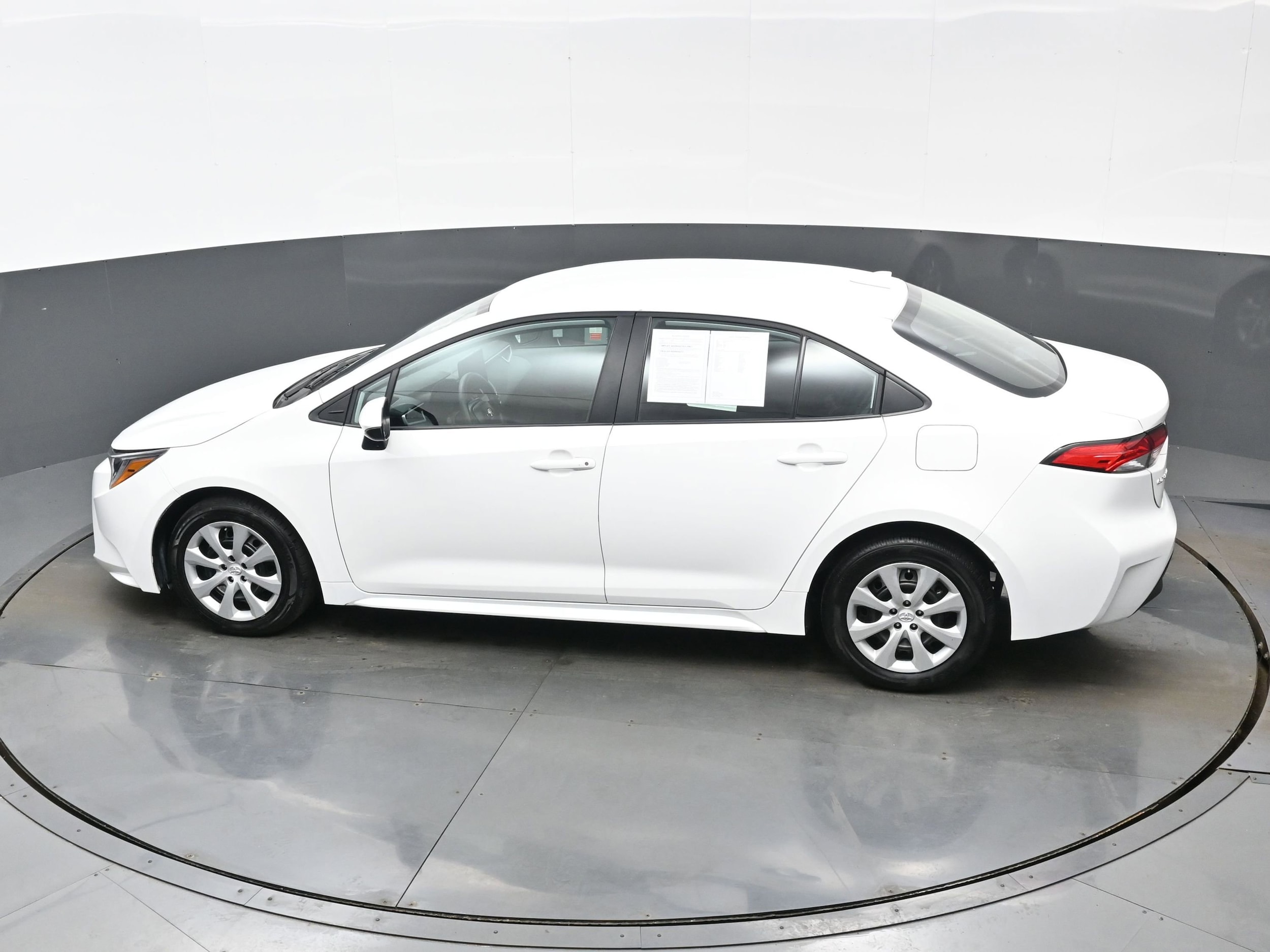 2025 Toyota Corolla LE - Photo 35