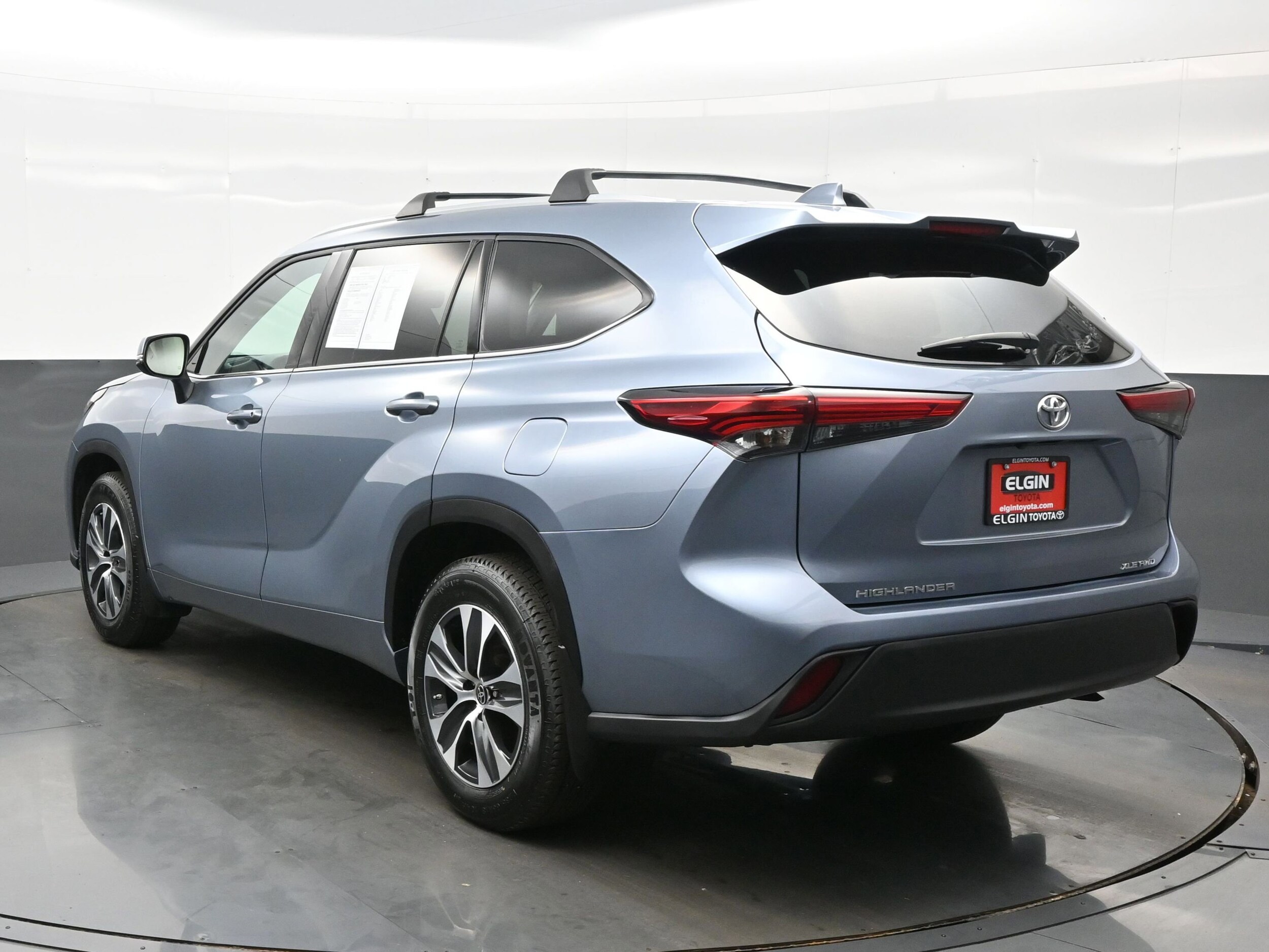 2022 Toyota Highlander XLE photo 3