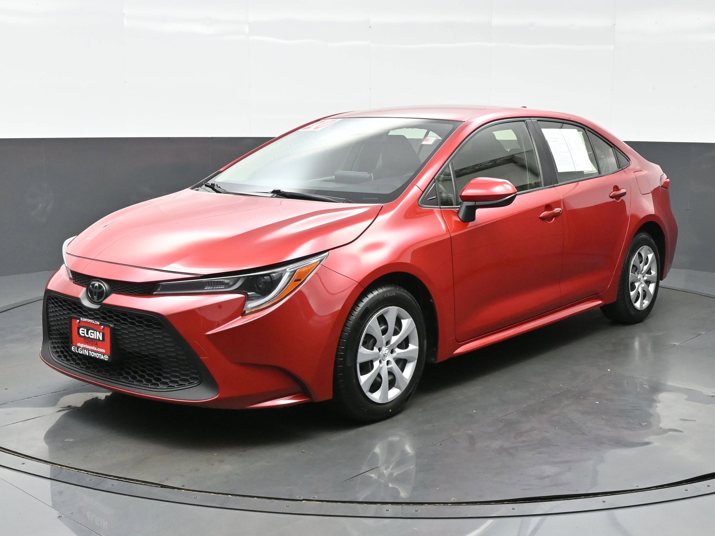 2020 Toyota Corolla LE photo 2