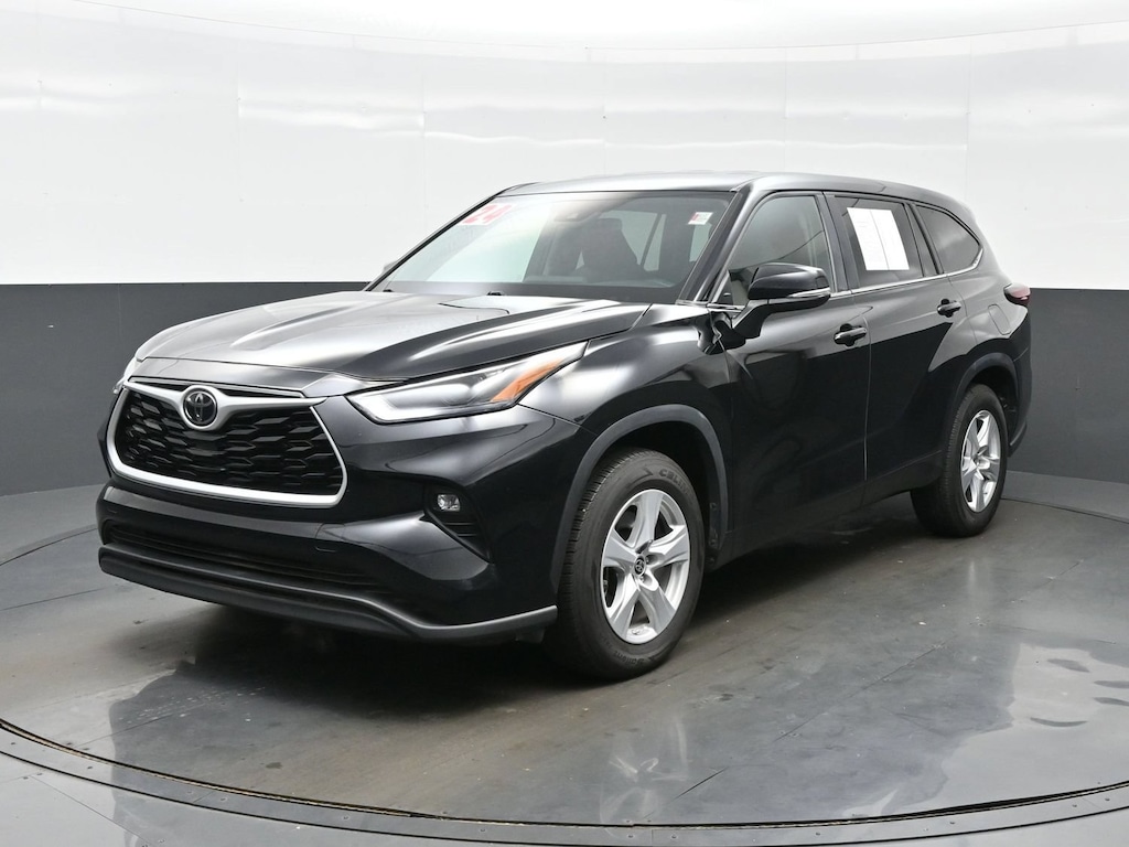 Used 2024 Toyota Highlander LE SUV