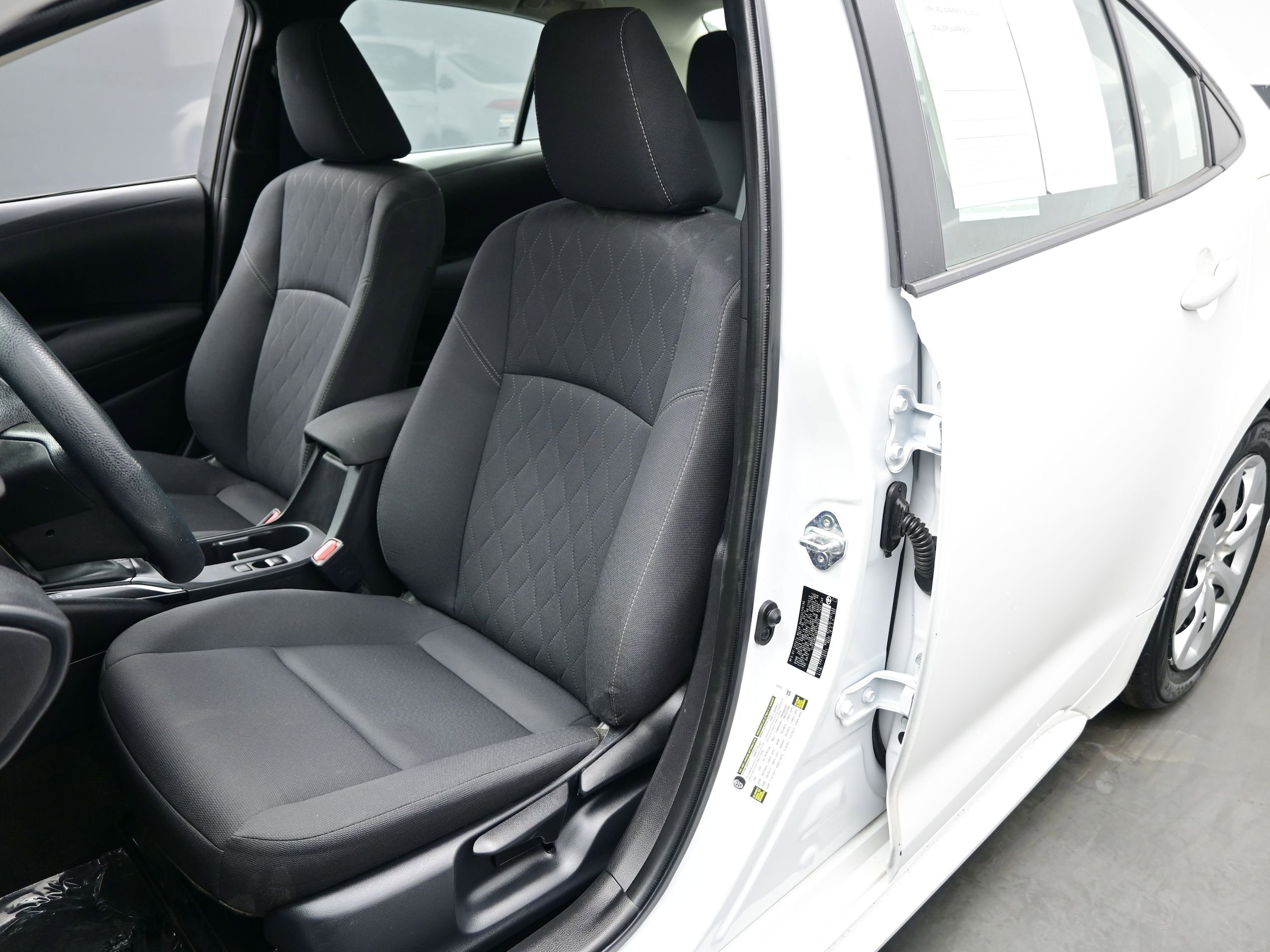 2024 Toyota Corolla LE - Photo 11