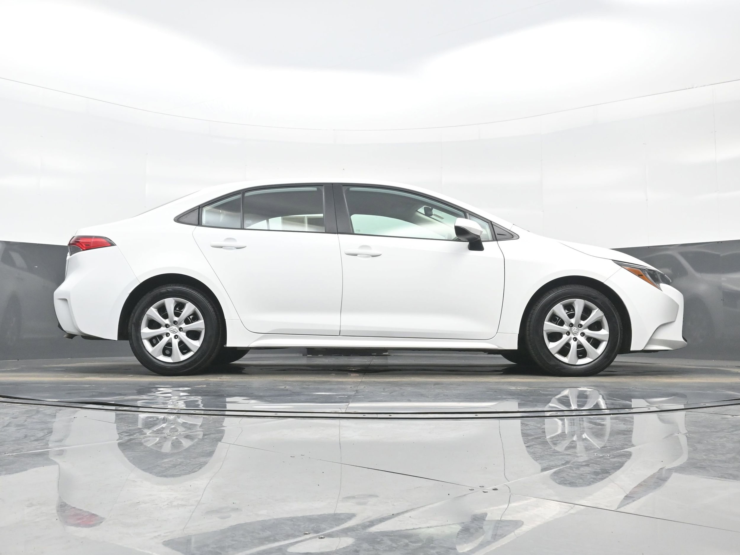 2024 Toyota Corolla LE - Photo 31