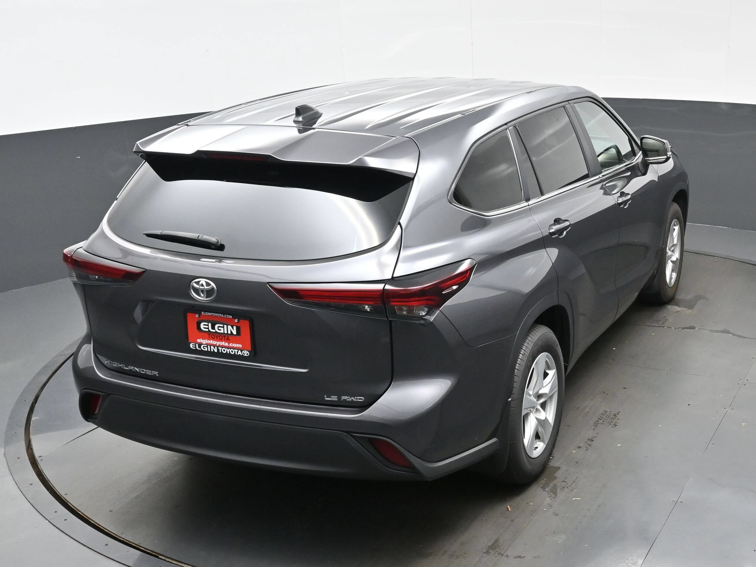 2024 Toyota Highlander LE - Photo 41